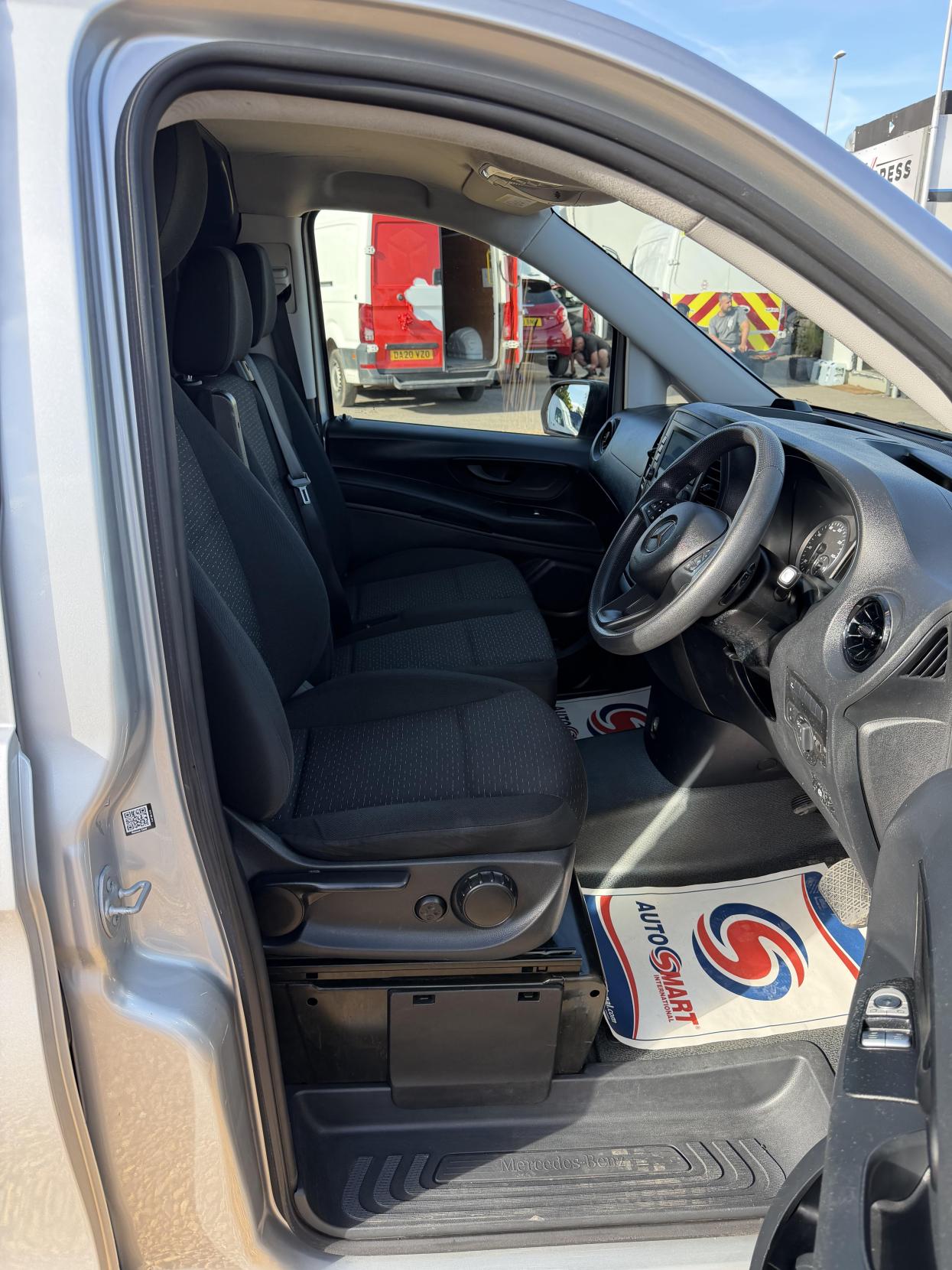 2022 Mercedes-Benz Vito 2.0 114 CDI Progressive Panel Van 5dr Diesel G-Tronic RWD L2 Euro 6 (s/s) (LWB) (136 ps) - Thumbnail 13