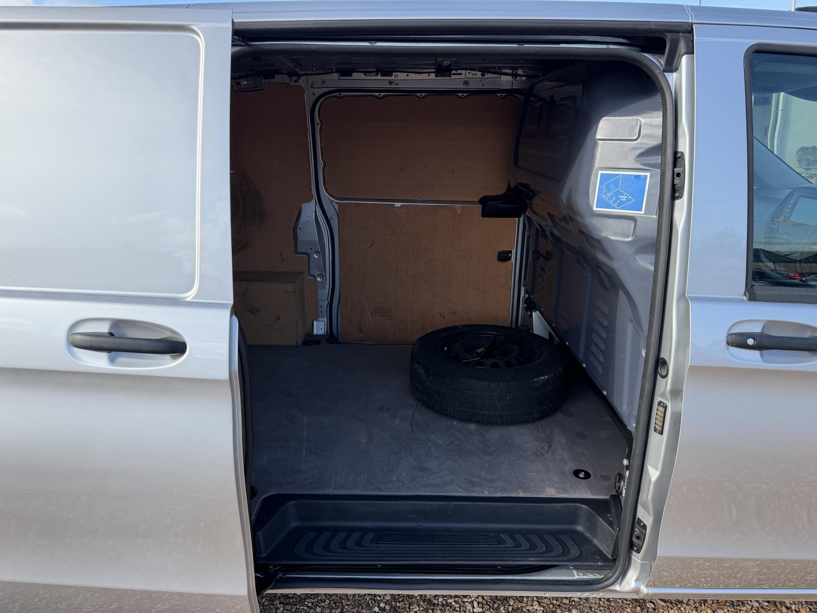 2022 Mercedes-Benz Vito 2.0 114 CDI Progressive Panel Van 5dr Diesel G-Tronic RWD L2 Euro 6 (s/s) (LWB) (136 ps) - Thumbnail 35