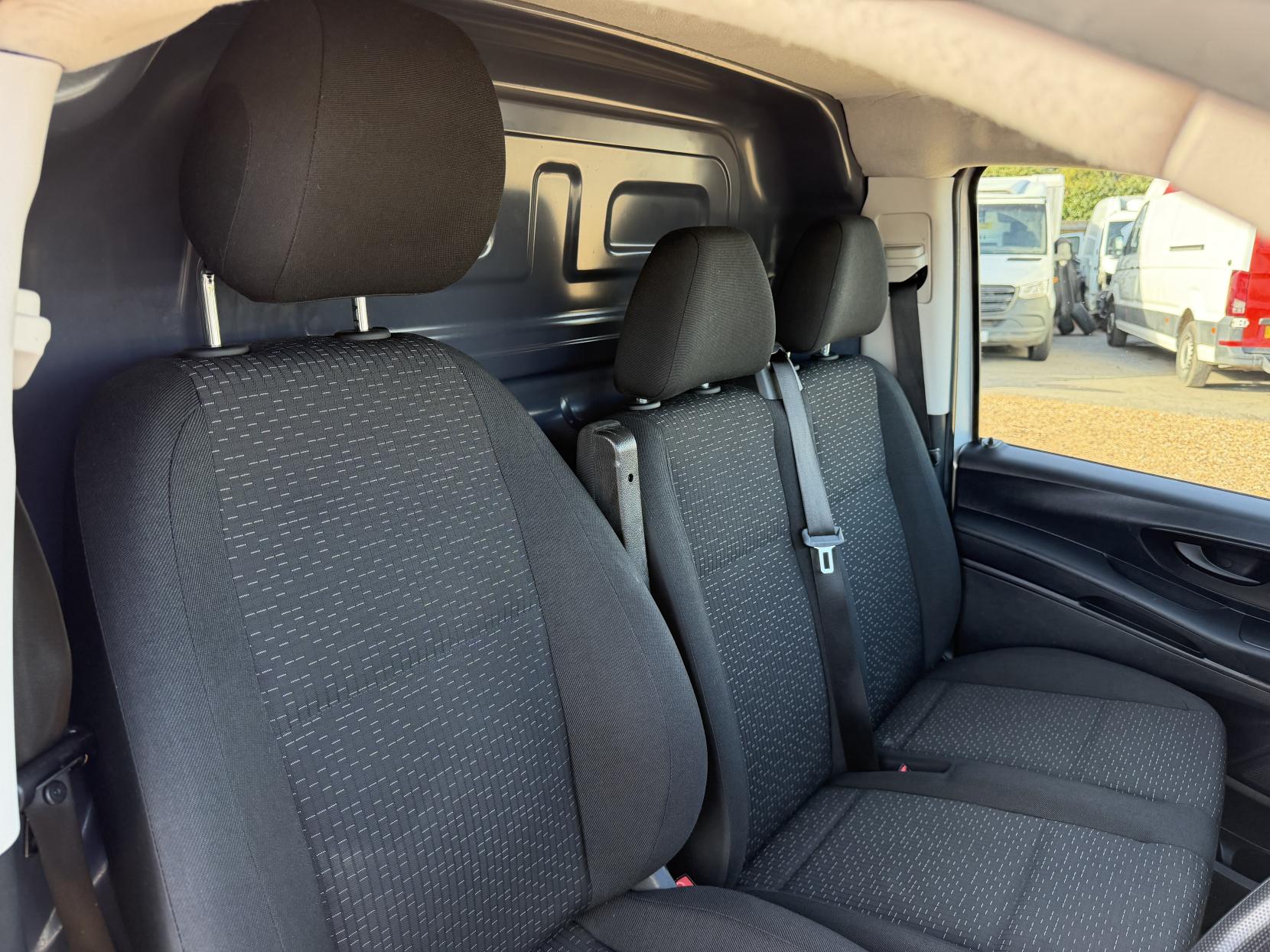2022 Mercedes-Benz Vito 2.0 114 CDI Progressive Panel Van 5dr Diesel G-Tronic RWD L2 Euro 6 (s/s) (LWB) (136 ps) - Thumbnail 14