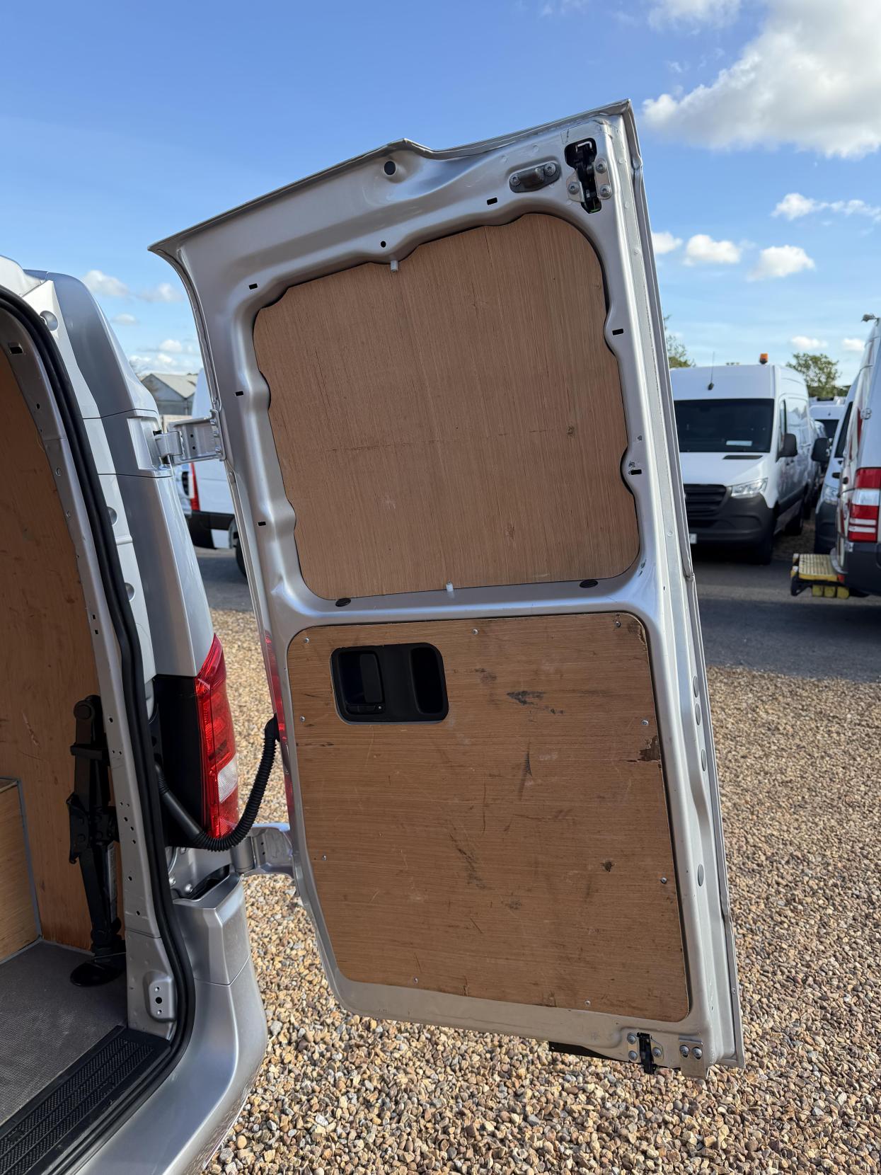 2022 Mercedes-Benz Vito 2.0 114 CDI Progressive Panel Van 5dr Diesel G-Tronic RWD L2 Euro 6 (s/s) (LWB) (136 ps) - Thumbnail 40