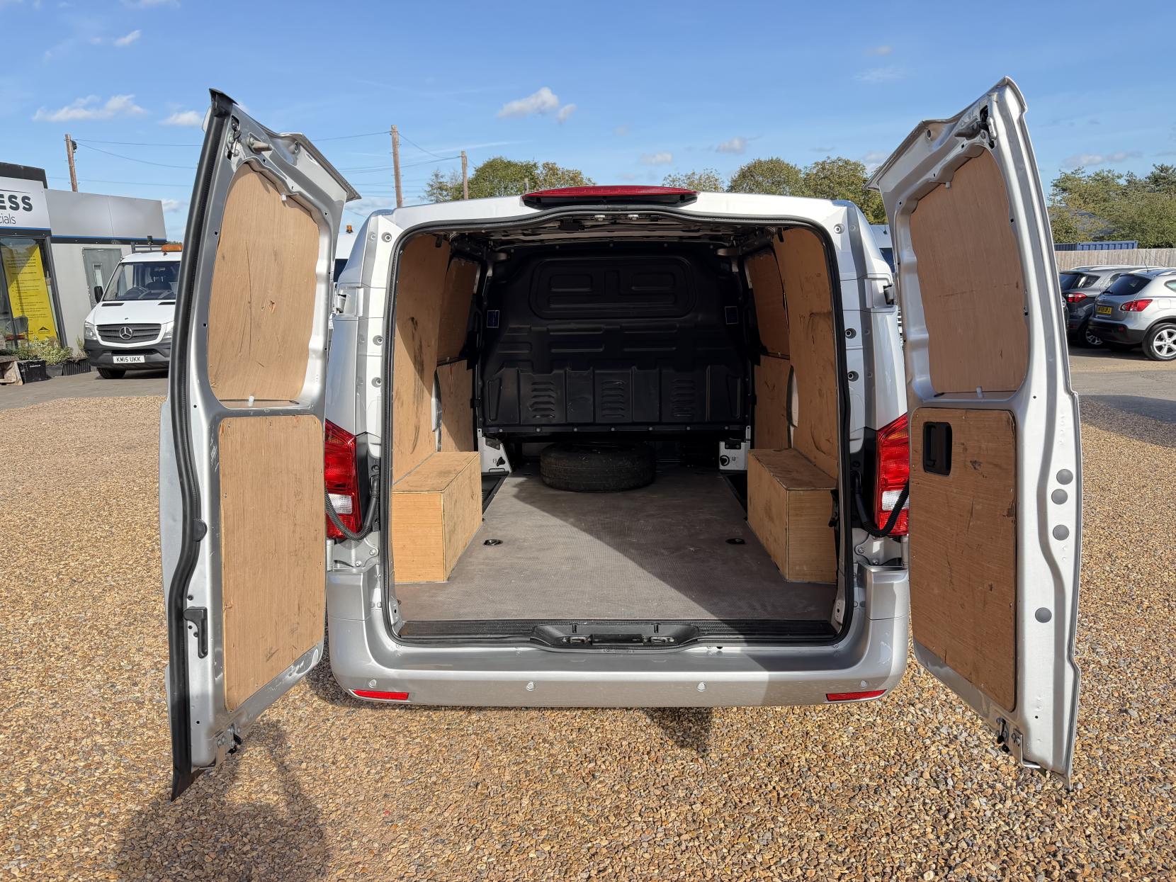 2022 Mercedes-Benz Vito 2.0 114 CDI Progressive Panel Van 5dr Diesel G-Tronic RWD L2 Euro 6 (s/s) (LWB) (136 ps) - Thumbnail 3