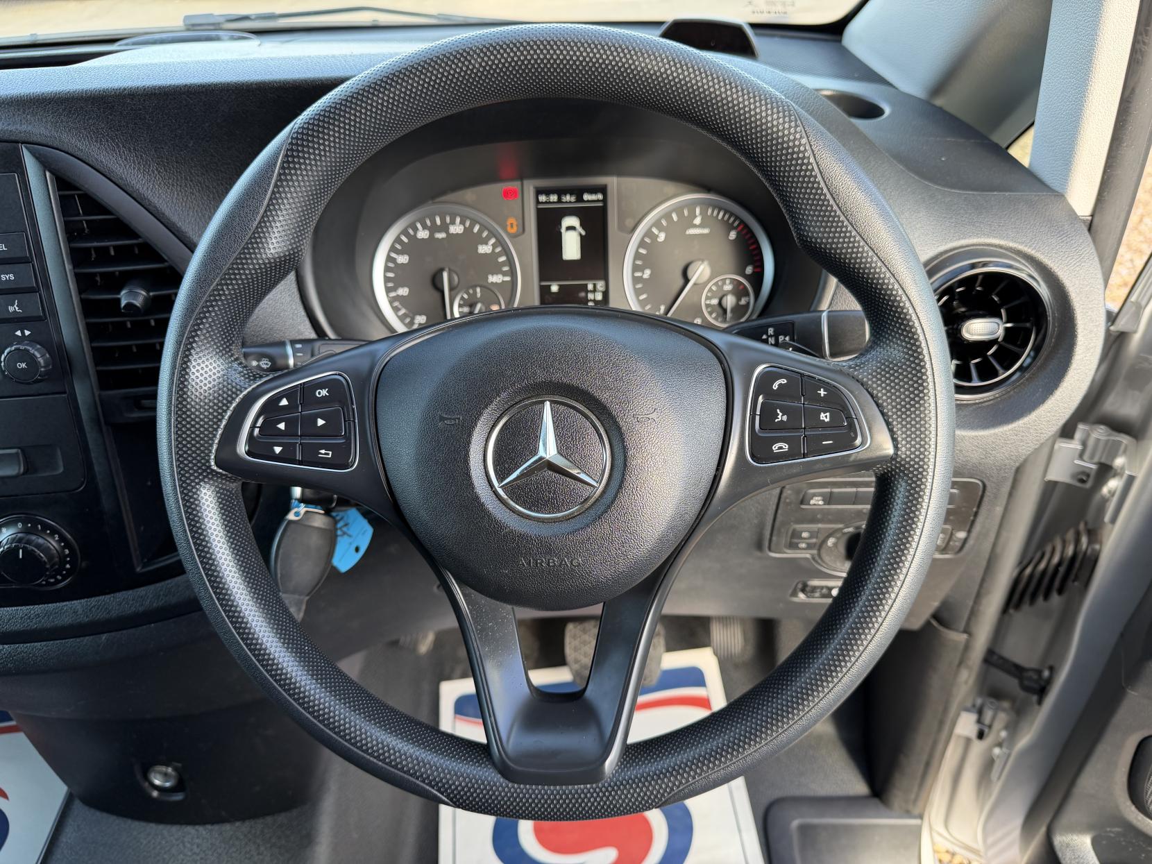2022 Mercedes-Benz Vito 2.0 114 CDI Progressive Panel Van 5dr Diesel G-Tronic RWD L2 Euro 6 (s/s) (LWB) (136 ps) - Thumbnail 15