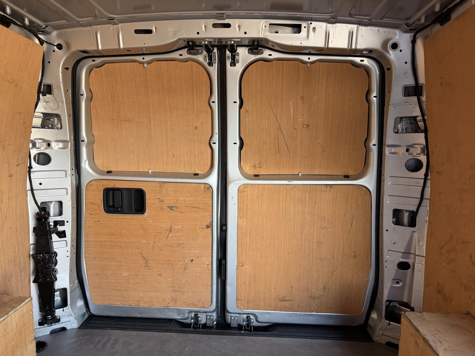 2022 Mercedes-Benz Vito 2.0 114 CDI Progressive Panel Van 5dr Diesel G-Tronic RWD L2 Euro 6 (s/s) (LWB) (136 ps) - Thumbnail 33