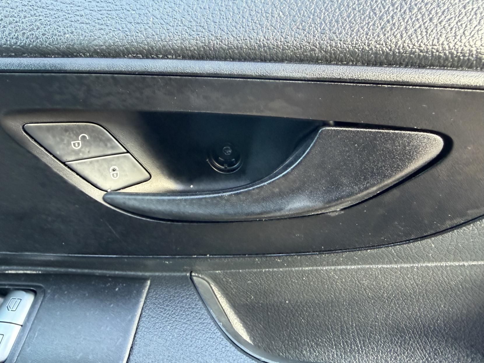 2022 Mercedes-Benz Vito 2.0 114 CDI Progressive Panel Van 5dr Diesel G-Tronic RWD L2 Euro 6 (s/s) (LWB) (136 ps) - Thumbnail 25
