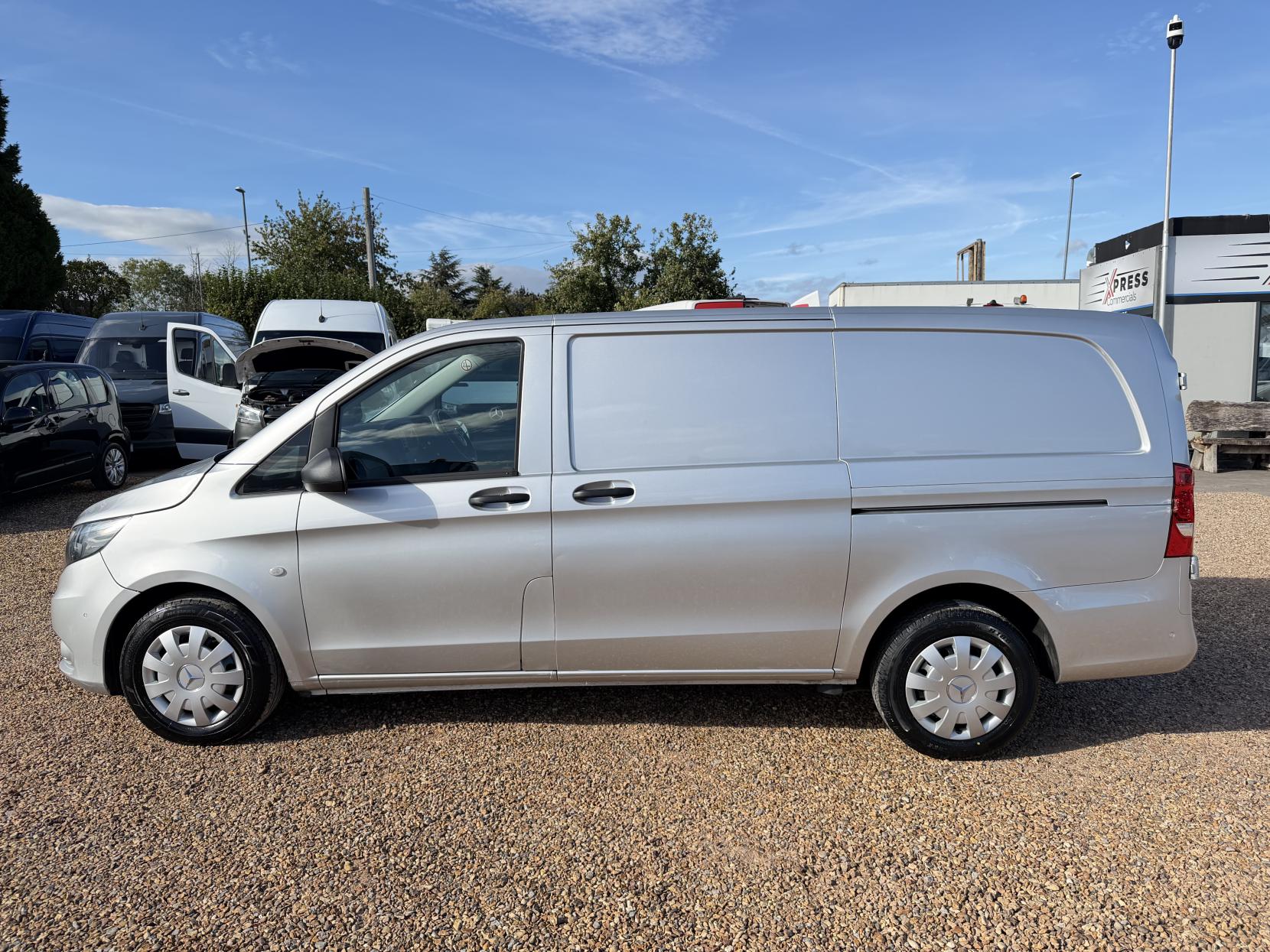 2022 Mercedes-Benz Vito 2.0 114 CDI Progressive Panel Van 5dr Diesel G-Tronic RWD L2 Euro 6 (s/s) (LWB) (136 ps) - Thumbnail 8
