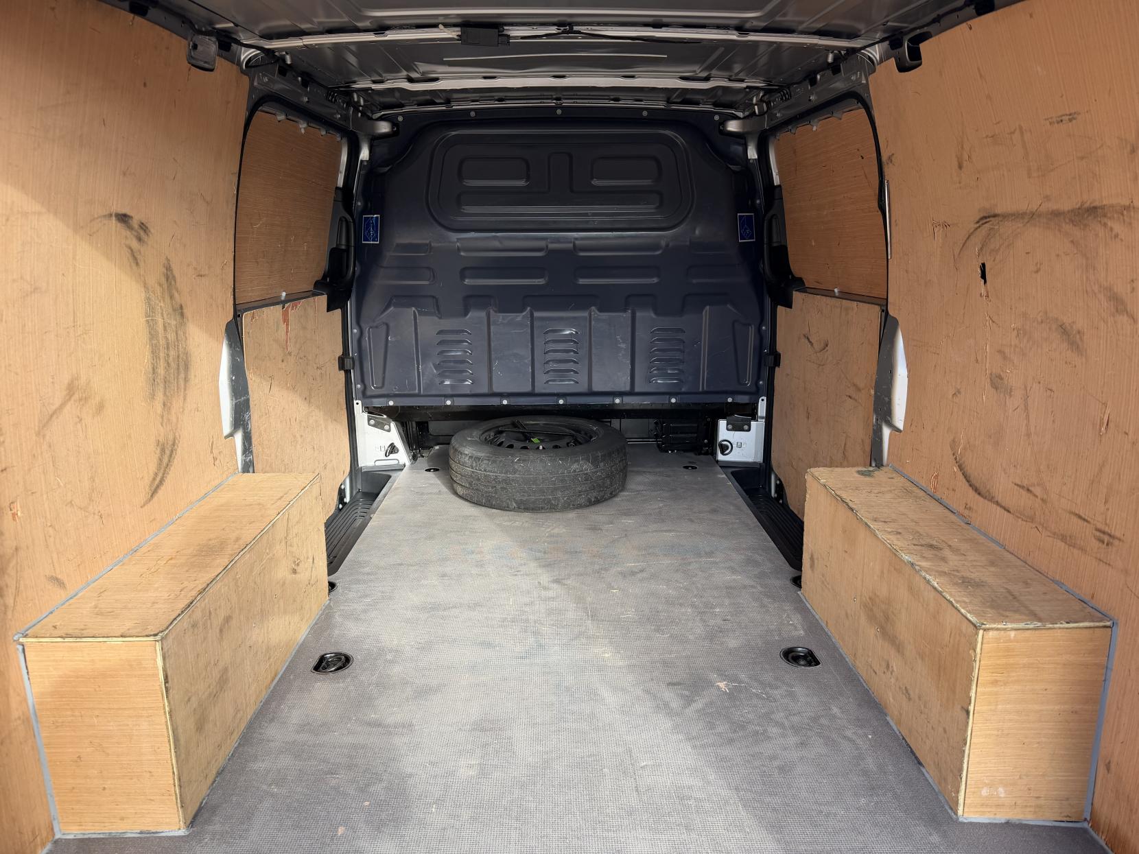 2022 Mercedes-Benz Vito 2.0 114 CDI Progressive Panel Van 5dr Diesel G-Tronic RWD L2 Euro 6 (s/s) (LWB) (136 ps) - Thumbnail 46