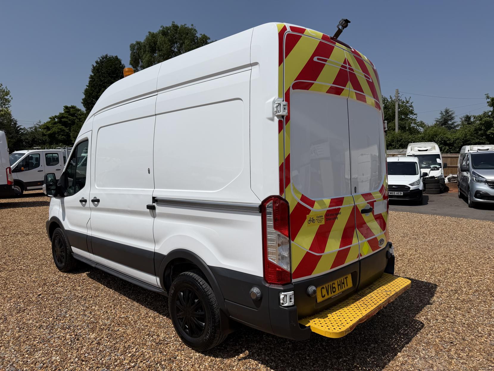 2016 Ford Transit 2.2 TDCi 350 Panel Van 5dr Diesel Manual RWD L2 H3 Euro 5 (155 ps) - Thumbnail 9