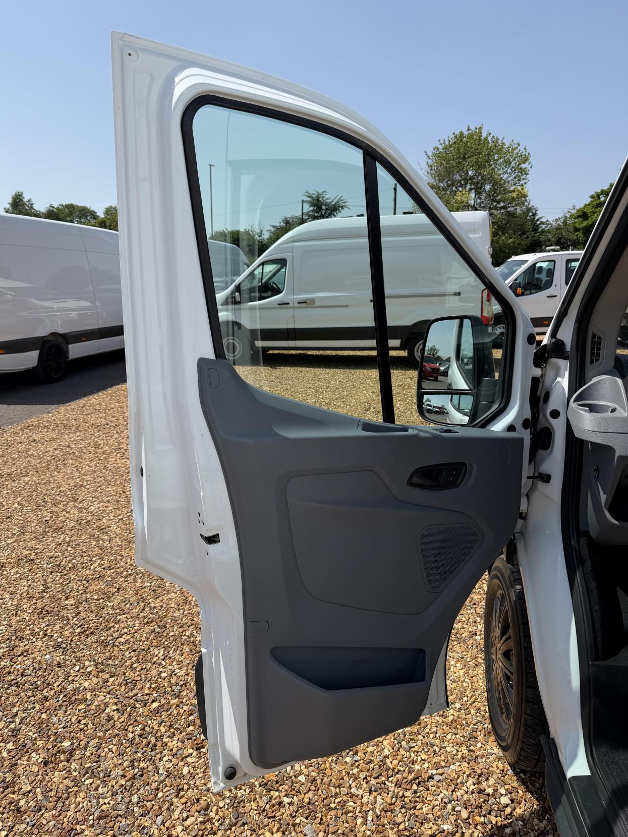 2016 Ford Transit 2.2 TDCi 350 Panel Van 5dr Diesel Manual RWD L2 H3 Euro 5 (155 ps) - Thumbnail 16