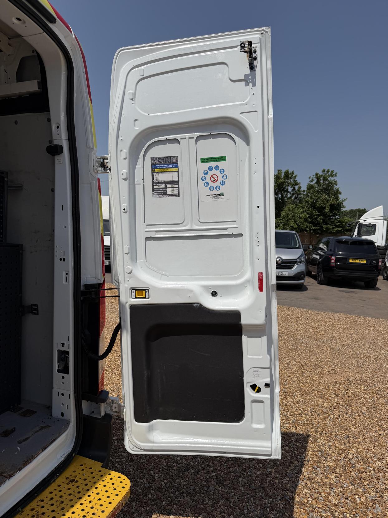 2016 Ford Transit 2.2 TDCi 350 Panel Van 5dr Diesel Manual RWD L2 H3 Euro 5 (155 ps) - Thumbnail 43