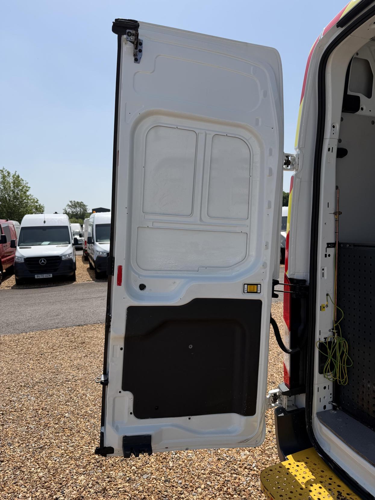 2016 Ford Transit 2.2 TDCi 350 Panel Van 5dr Diesel Manual RWD L2 H3 Euro 5 (155 ps) - Thumbnail 32