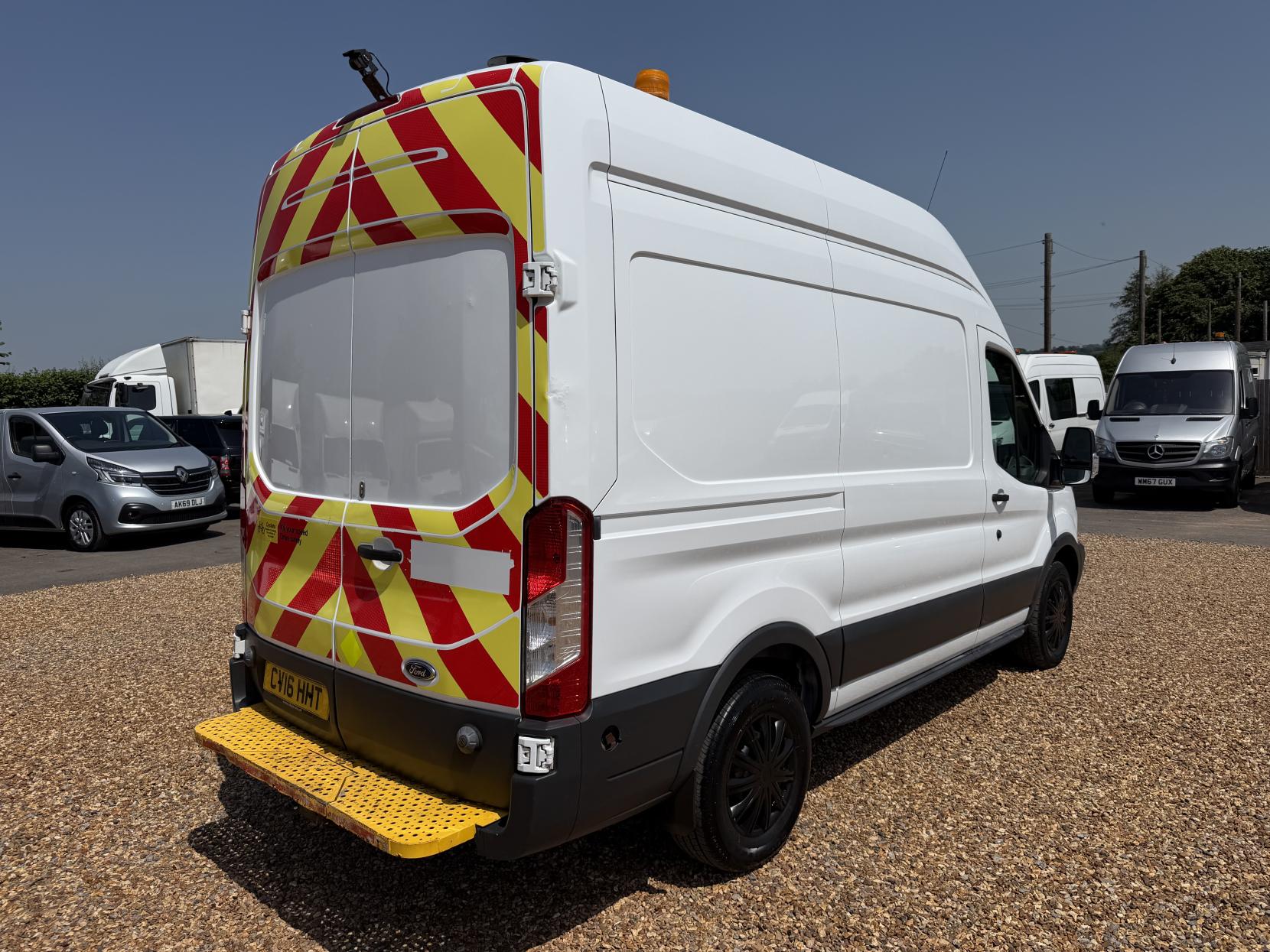 2016 Ford Transit 2.2 TDCi 350 Panel Van 5dr Diesel Manual RWD L2 H3 Euro 5 (155 ps) - Thumbnail 11