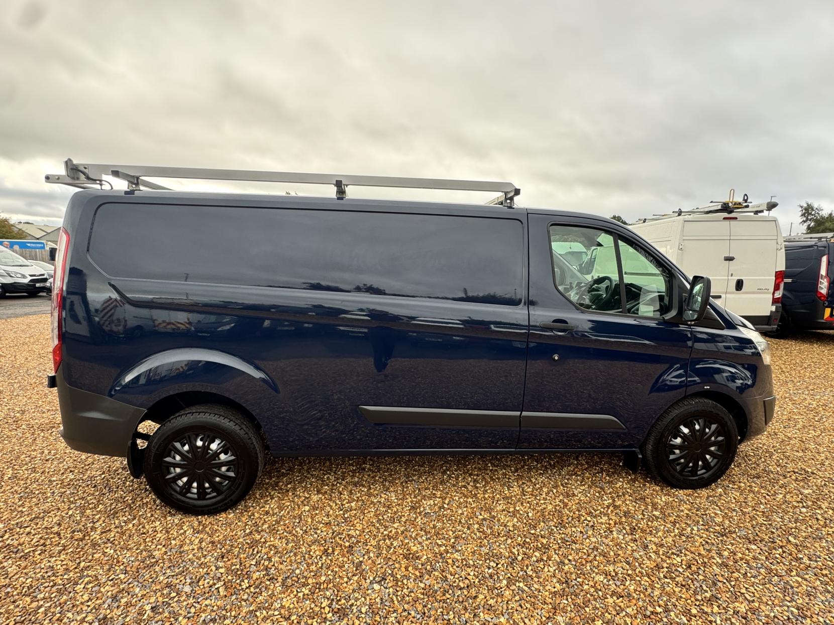 Ford Transit Custom 2.2 TDCi 330 Trend Panel Van 5dr Diesel Manual L2 H1 (197 g/km, 123 bhp)