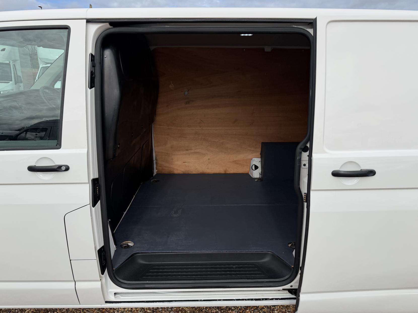 Volkswagen Transporter 2.0 TDI T28 Startline Panel Van 5dr Diesel Manual FWD SWB Euro 6 (s/s) (110 ps)