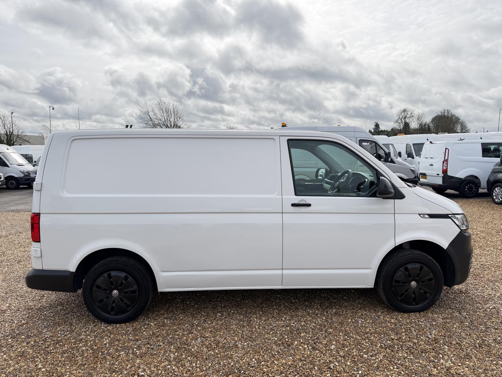Volkswagen Transporter 2.0 TDI T28 Startline Panel Van 5dr Diesel Manual FWD SWB Euro 6 (s/s) (110 ps)