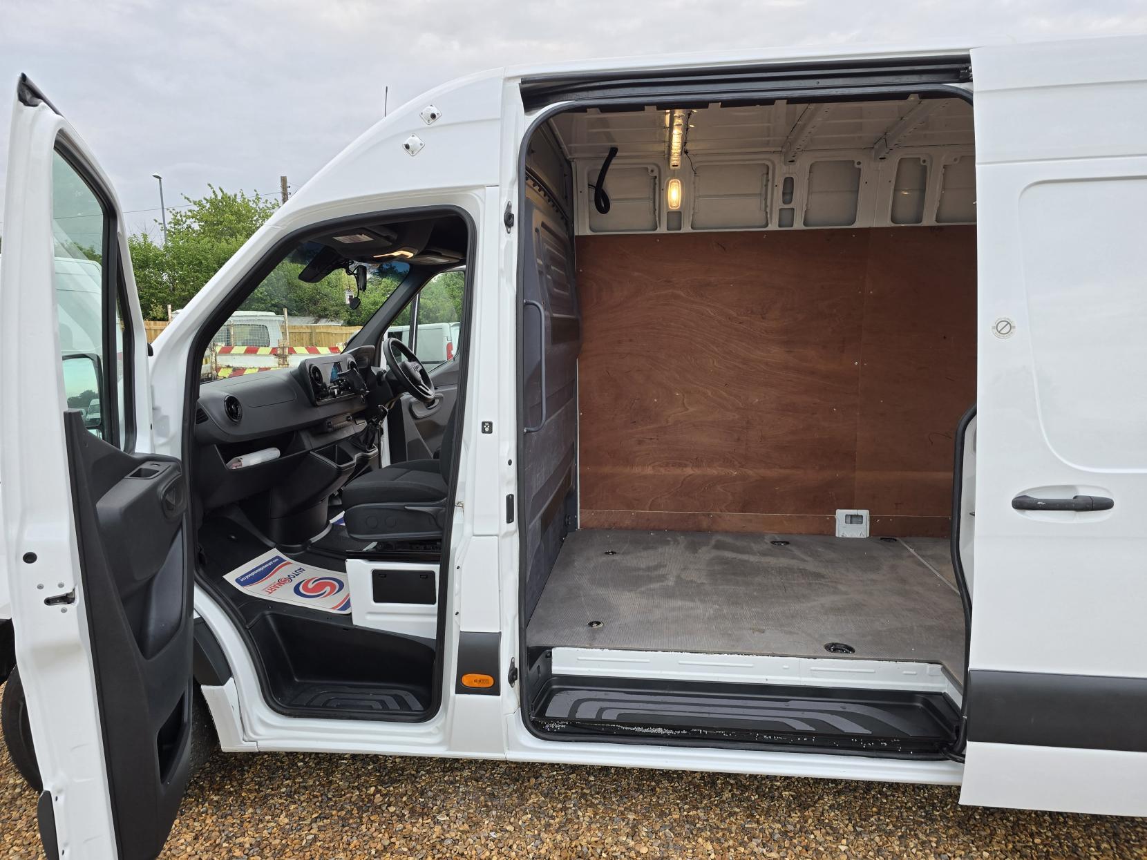 Mercedes-Benz Sprinter 2.1 311 CDI Panel Van 5dr Diesel Manual RWD L3 H2 Euro 6 (114 ps)