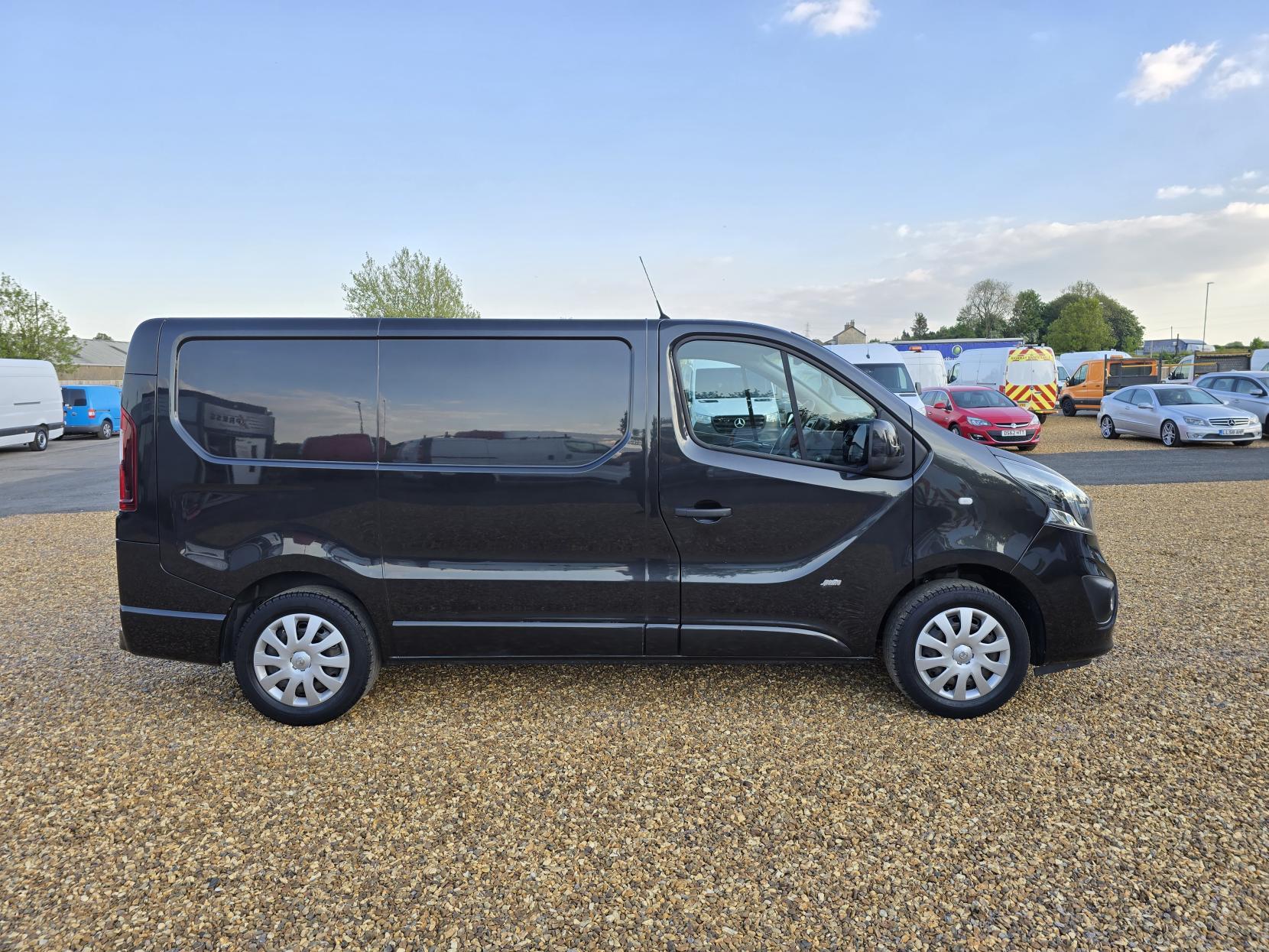 Vauxhall Vivaro 1.6 CDTi 2700 BiTurbo ecoFLEX Sportive Panel Van 5dr Diesel Manual L1 H1 Euro 5 (s/s) (120 ps)