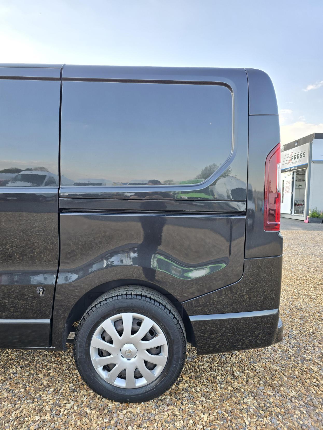Vauxhall Vivaro 1.6 CDTi 2700 BiTurbo ecoFLEX Sportive Panel Van 5dr Diesel Manual L1 H1 Euro 5 (s/s) (120 ps)