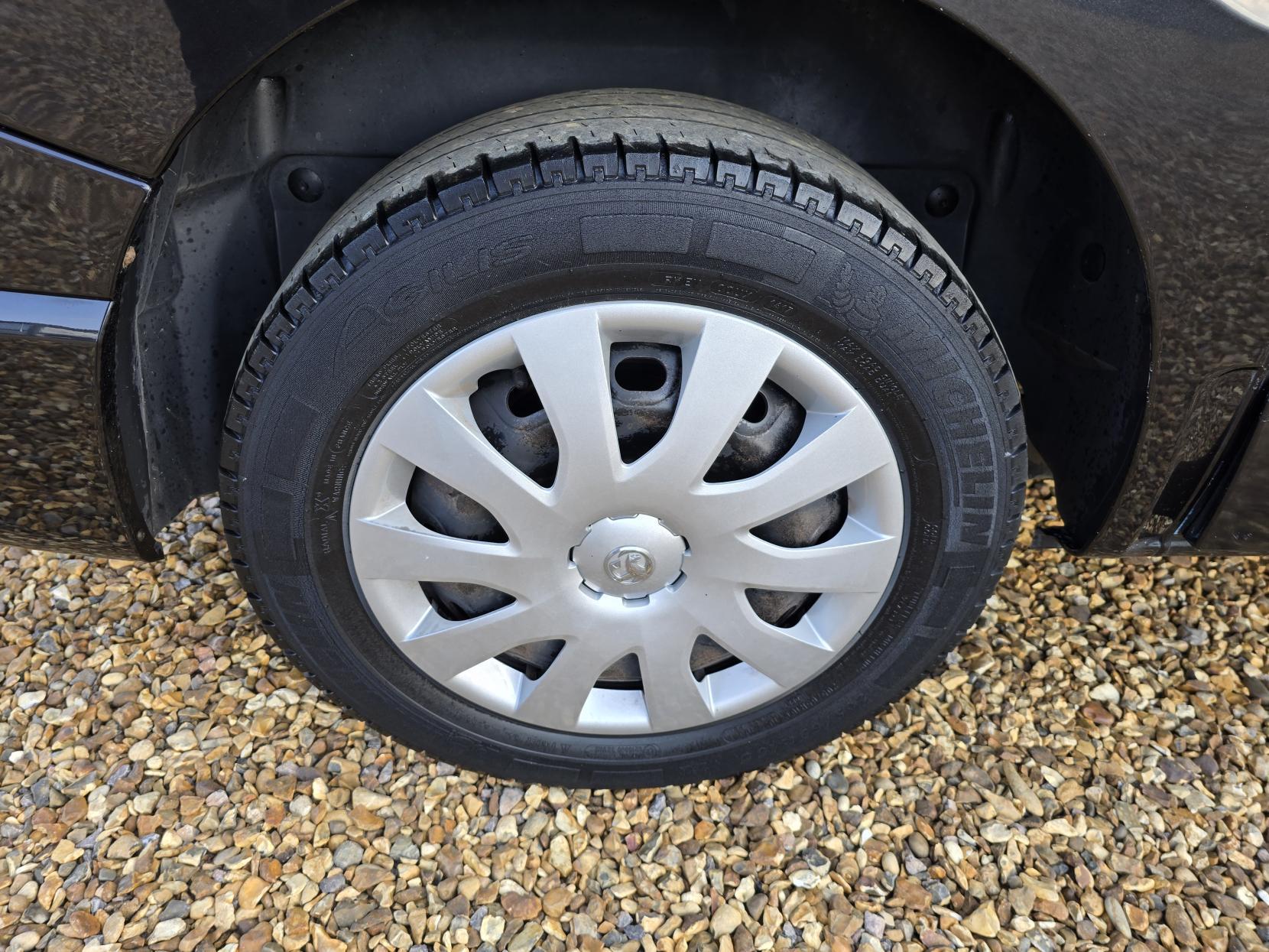 Vauxhall Vivaro 1.6 CDTi 2700 BiTurbo ecoFLEX Sportive Panel Van 5dr Diesel Manual L1 H1 Euro 5 (s/s) (120 ps)
