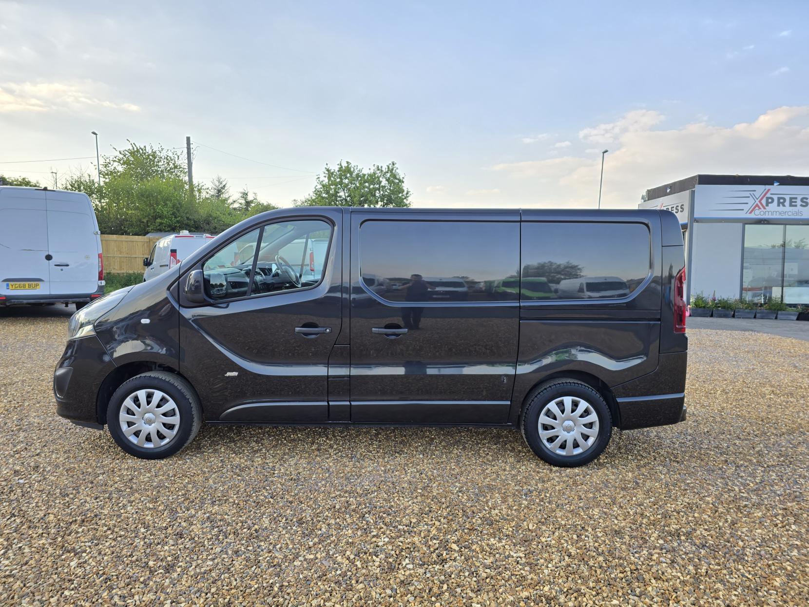 Vauxhall Vivaro 1.6 CDTi 2700 BiTurbo ecoFLEX Sportive Panel Van 5dr Diesel Manual L1 H1 Euro 5 (s/s) (120 ps)