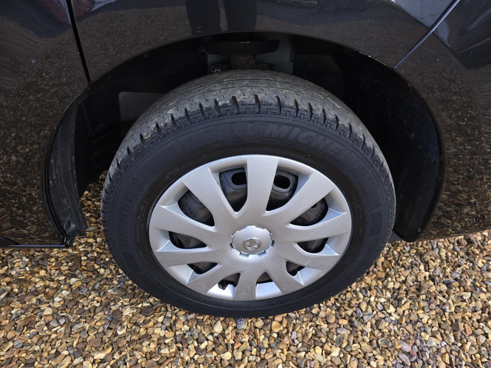 Vauxhall Vivaro 1.6 CDTi 2700 BiTurbo ecoFLEX Sportive Panel Van 5dr Diesel Manual L1 H1 Euro 5 (s/s) (120 ps)