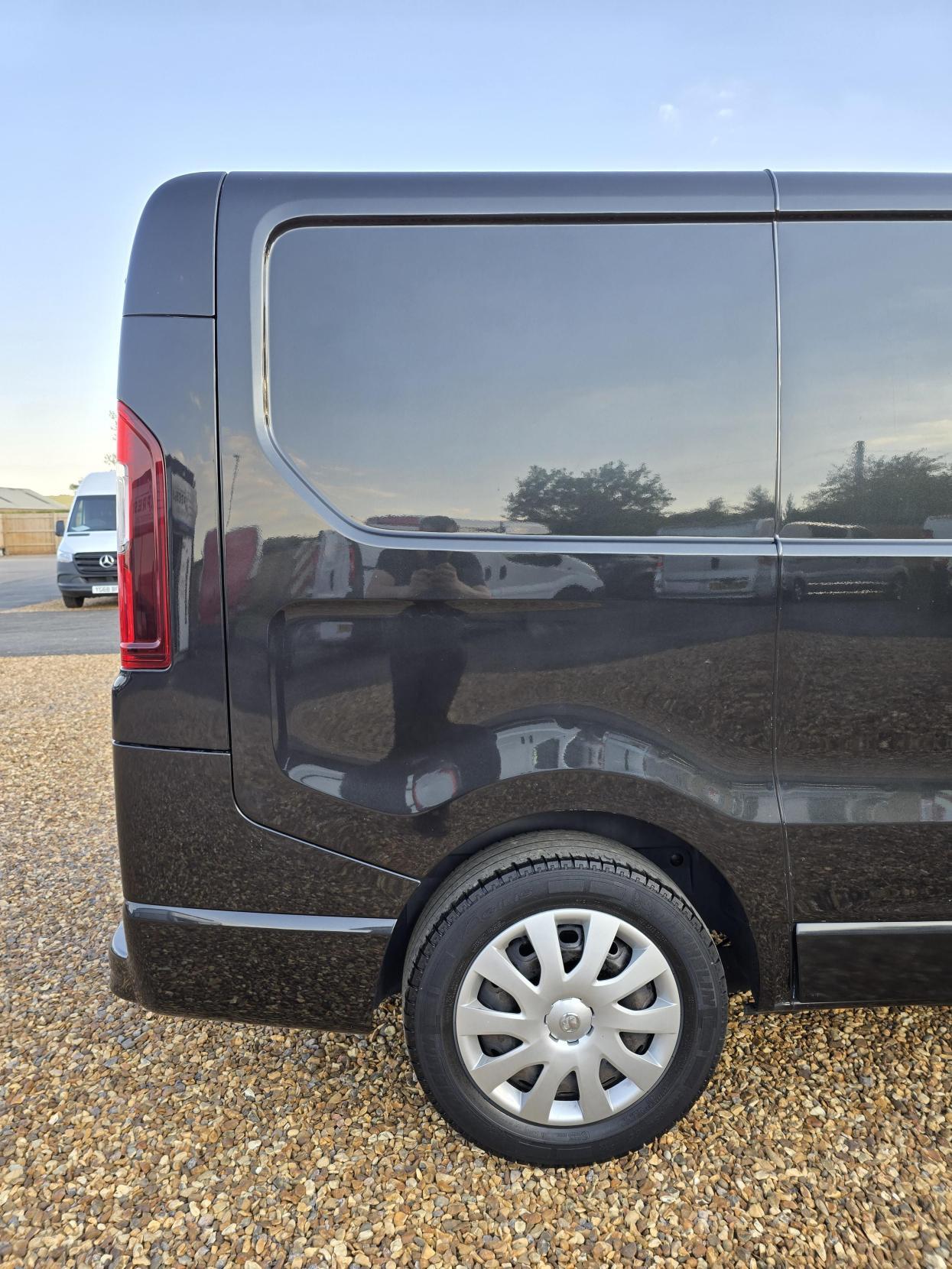 Vauxhall Vivaro 1.6 CDTi 2700 BiTurbo ecoFLEX Sportive Panel Van 5dr Diesel Manual L1 H1 Euro 5 (s/s) (120 ps)