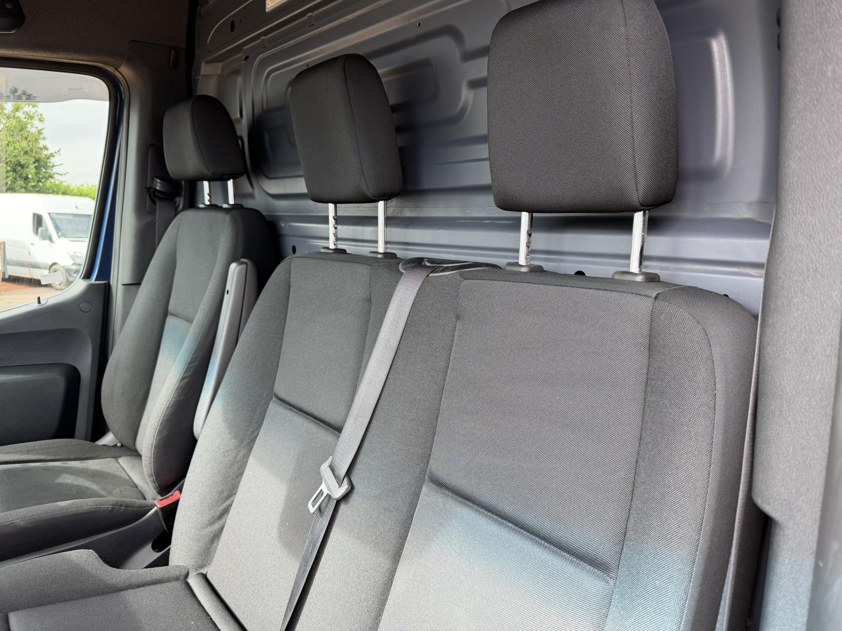 2019 Mercedes-Benz Sprinter 2.1 316 CDI Panel Van 5dr Diesel Manual RWD L2 H2 Euro 6 (163 ps) - Thumbnail 17