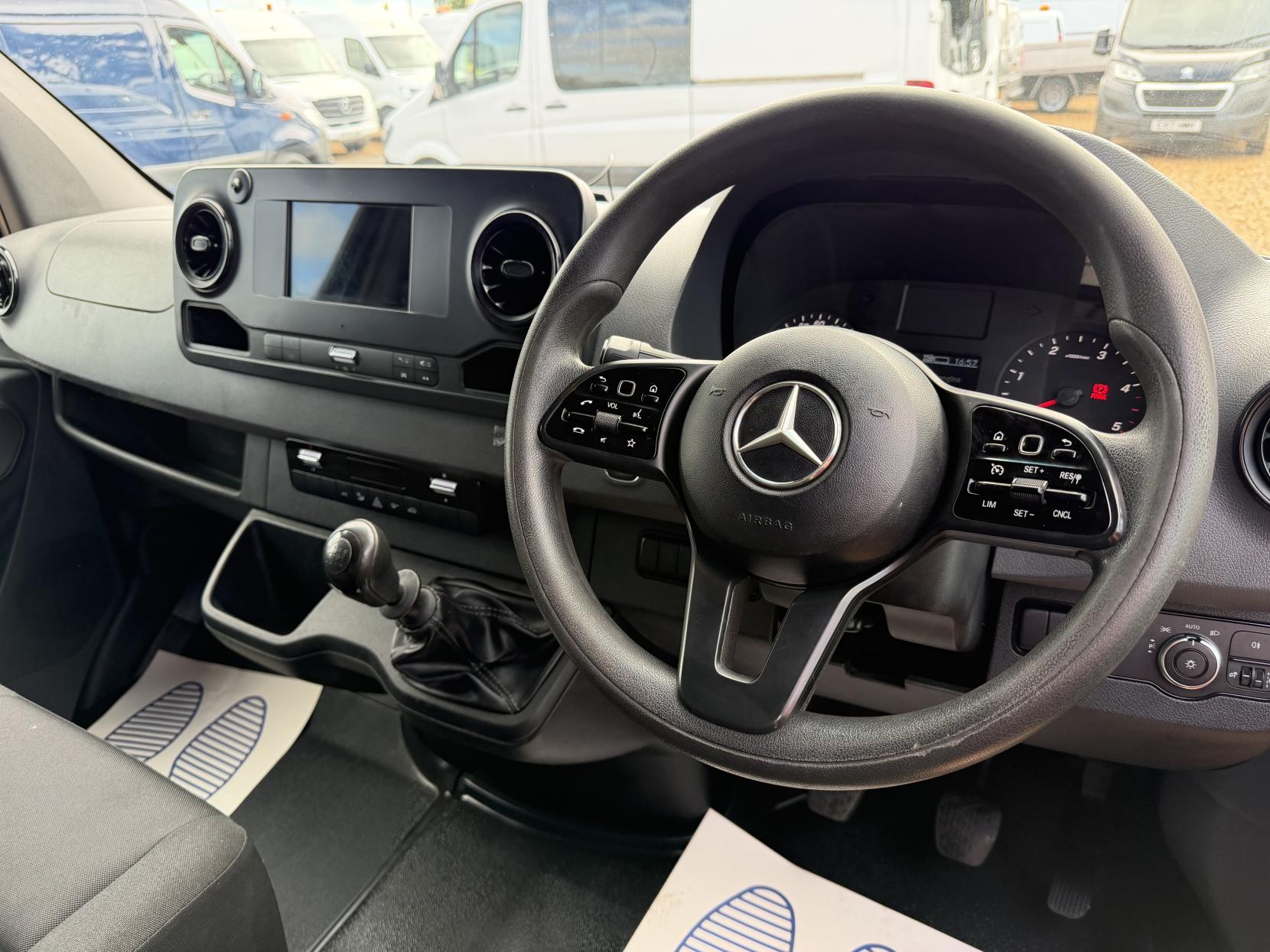2019 Mercedes-Benz Sprinter 2.1 316 CDI Panel Van 5dr Diesel Manual RWD L2 H2 Euro 6 (163 ps) - Thumbnail 2
