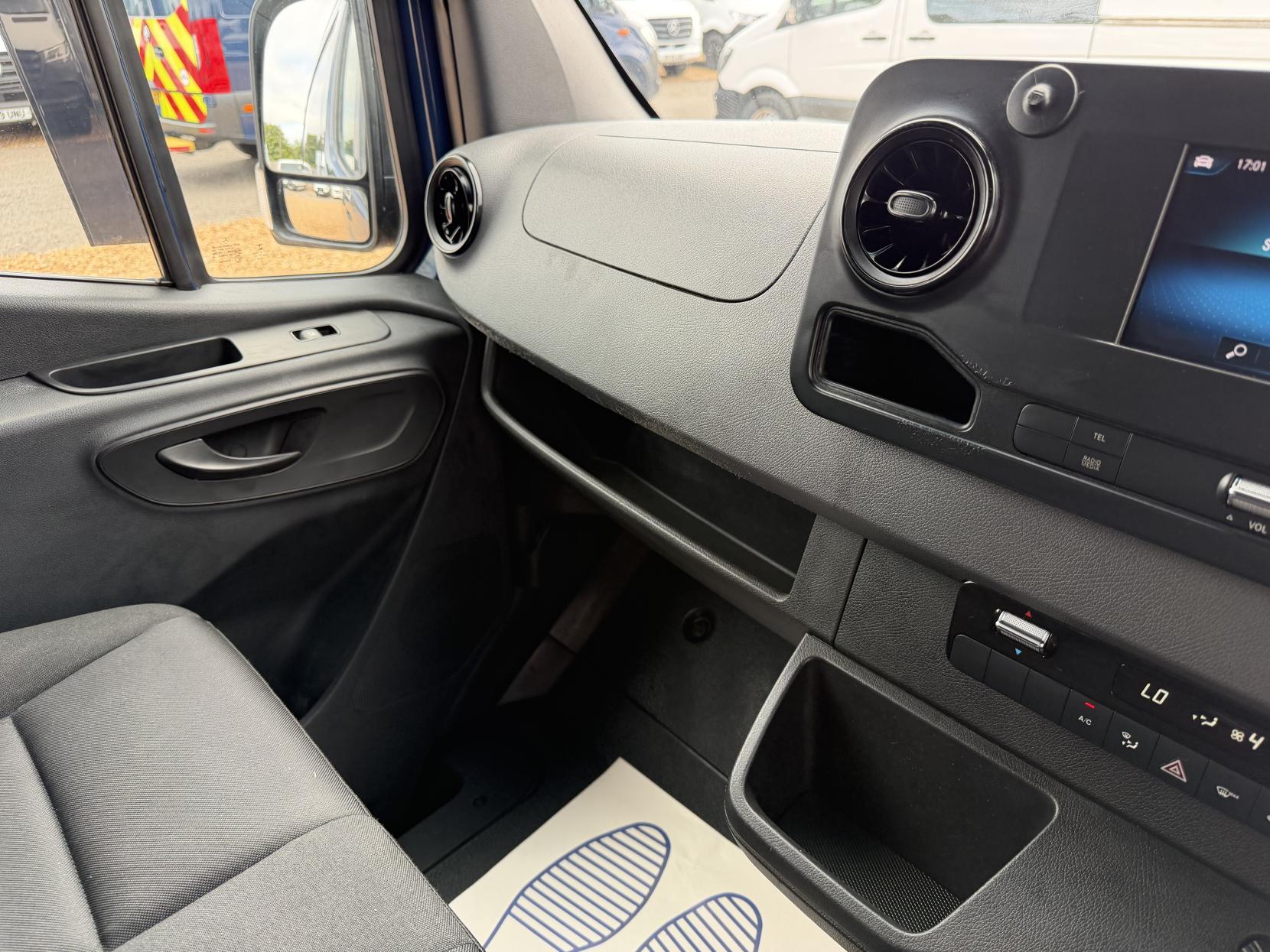 2019 Mercedes-Benz Sprinter 2.1 316 CDI Panel Van 5dr Diesel Manual RWD L2 H2 Euro 6 (163 ps) - Thumbnail 47