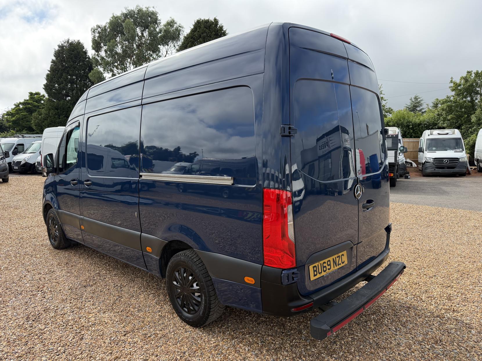 2019 Mercedes-Benz Sprinter 2.1 316 CDI Panel Van 5dr Diesel Manual RWD L2 H2 Euro 6 (163 ps) - Thumbnail 9