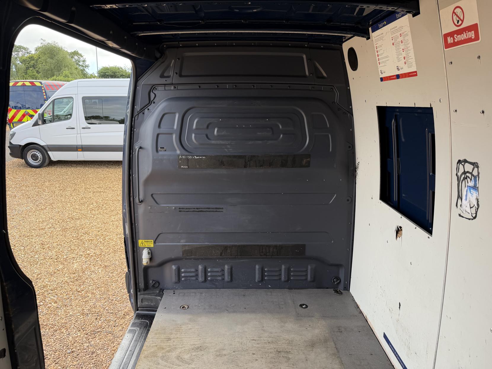2019 Mercedes-Benz Sprinter 2.1 316 CDI Panel Van 5dr Diesel Manual RWD L2 H2 Euro 6 (163 ps) - Thumbnail 23