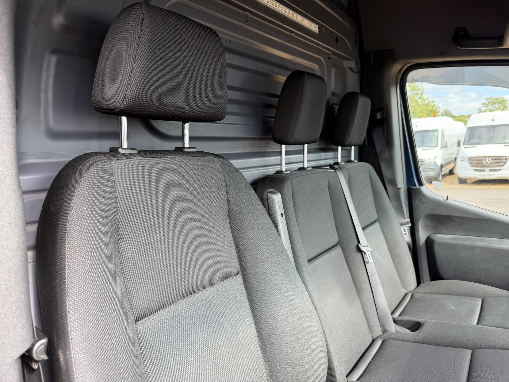 2019 Mercedes-Benz Sprinter 2.1 316 CDI Panel Van 5dr Diesel Manual RWD L2 H2 Euro 6 (163 ps) - Thumbnail 14