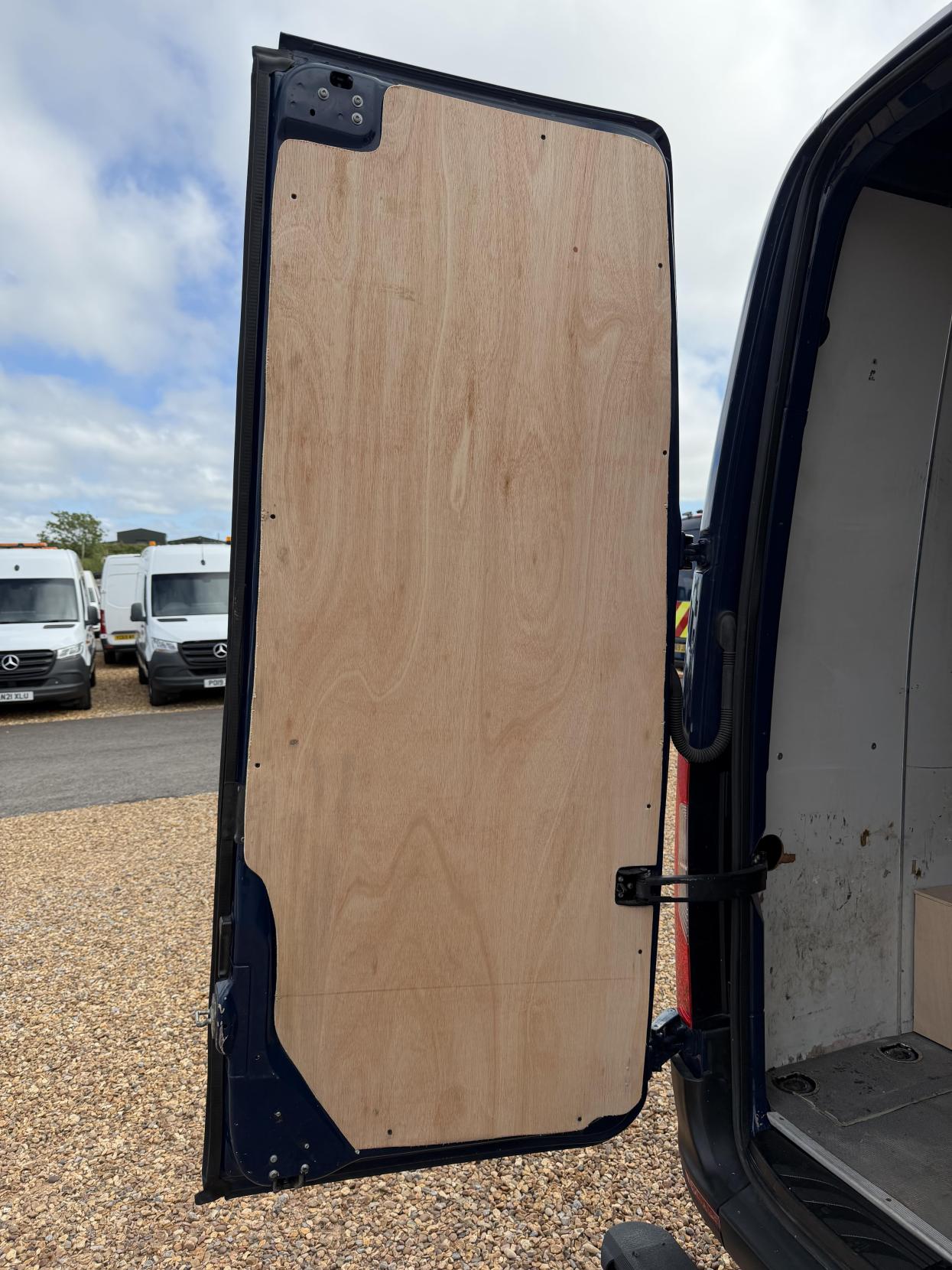 2019 Mercedes-Benz Sprinter 2.1 316 CDI Panel Van 5dr Diesel Manual RWD L2 H2 Euro 6 (163 ps) - Thumbnail 27