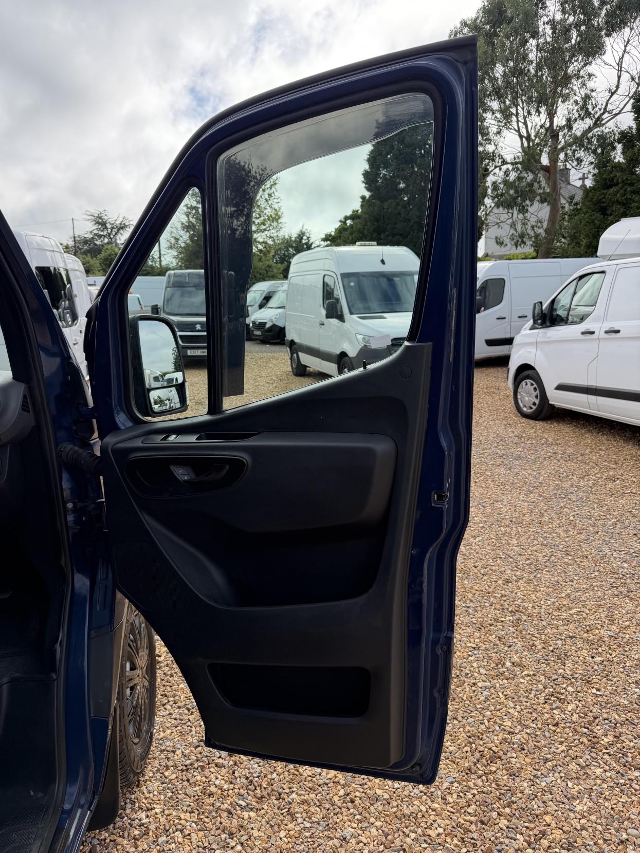2019 Mercedes-Benz Sprinter 2.1 316 CDI Panel Van 5dr Diesel Manual RWD L2 H2 Euro 6 (163 ps) - Thumbnail 16
