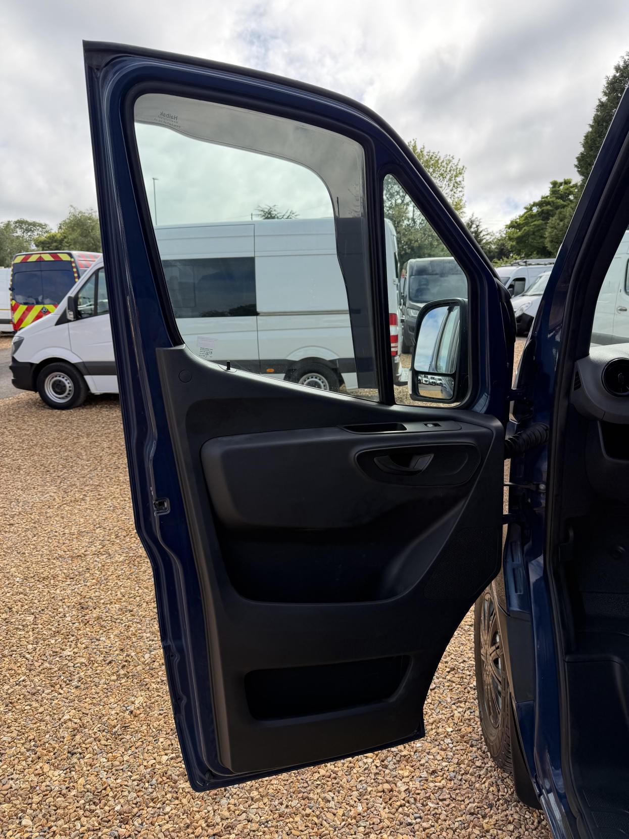 2019 Mercedes-Benz Sprinter 2.1 316 CDI Panel Van 5dr Diesel Manual RWD L2 H2 Euro 6 (163 ps) - Thumbnail 19