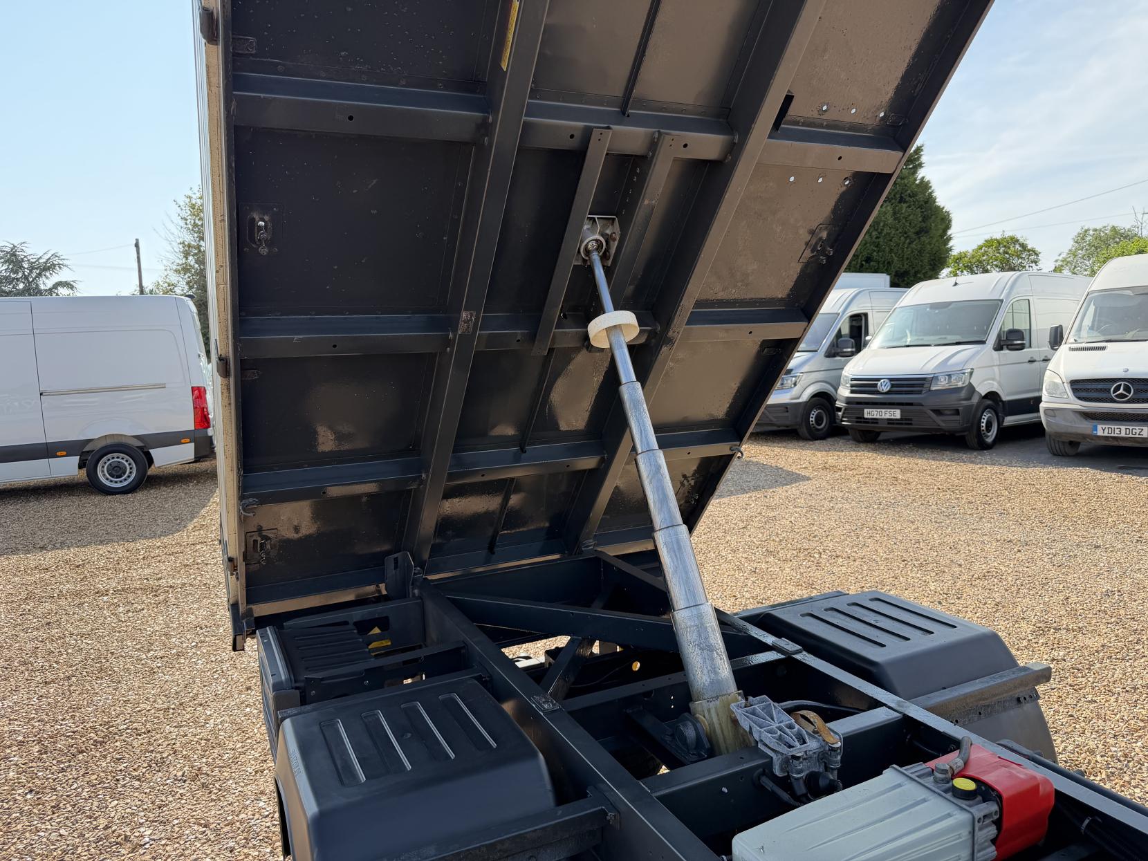 2017 Nissan NT400 Cabstar 3.0 dCi 35.13 Tipper 2dr Diesel Manual L1 Euro 6 (130 ps) - Thumbnail 42