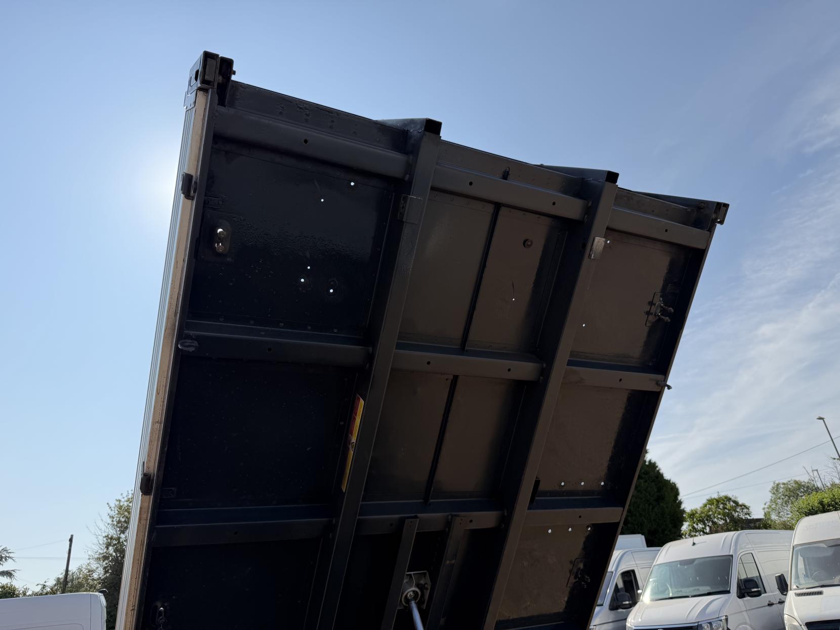 2017 Nissan NT400 Cabstar 3.0 dCi 35.13 Tipper 2dr Diesel Manual L1 Euro 6 (130 ps) - Thumbnail 46