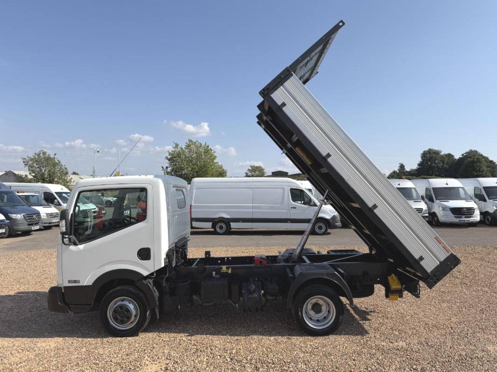 2017 Nissan NT400 Cabstar 3.0 dCi 35.13 Tipper 2dr Diesel Manual L1 Euro 6 (130 ps) - Thumbnail 8