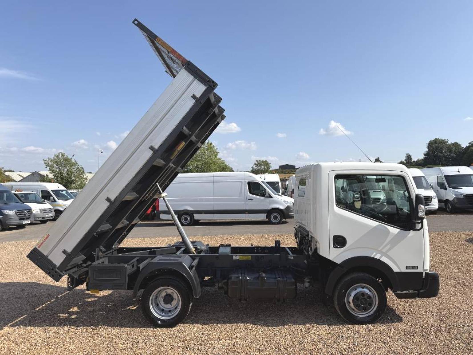 2017 Nissan NT400 Cabstar 3.0 dCi 35.13 Tipper 2dr Diesel Manual L1 Euro 6 (130 ps) - Thumbnail 12