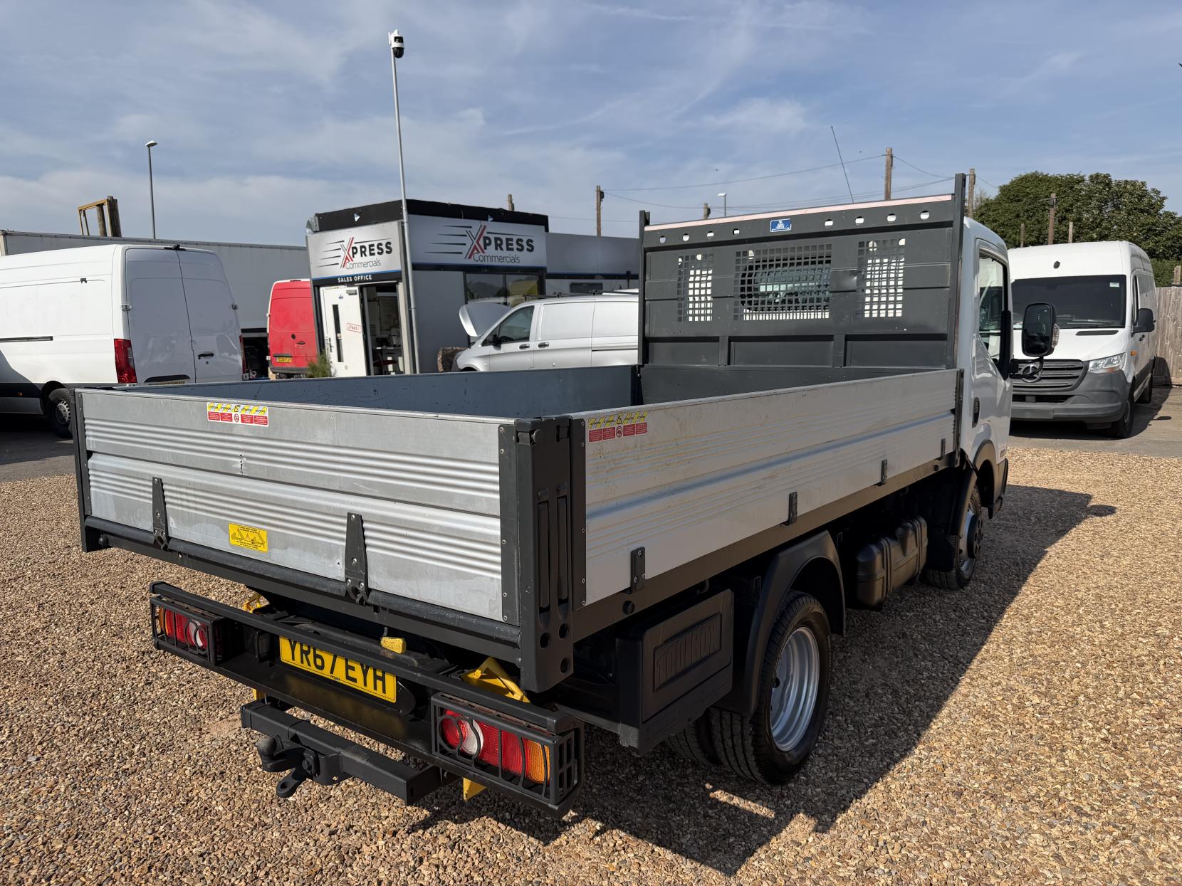 2017 Nissan NT400 Cabstar 3.0 dCi 35.13 Tipper 2dr Diesel Manual L1 Euro 6 (130 ps) - Thumbnail 50