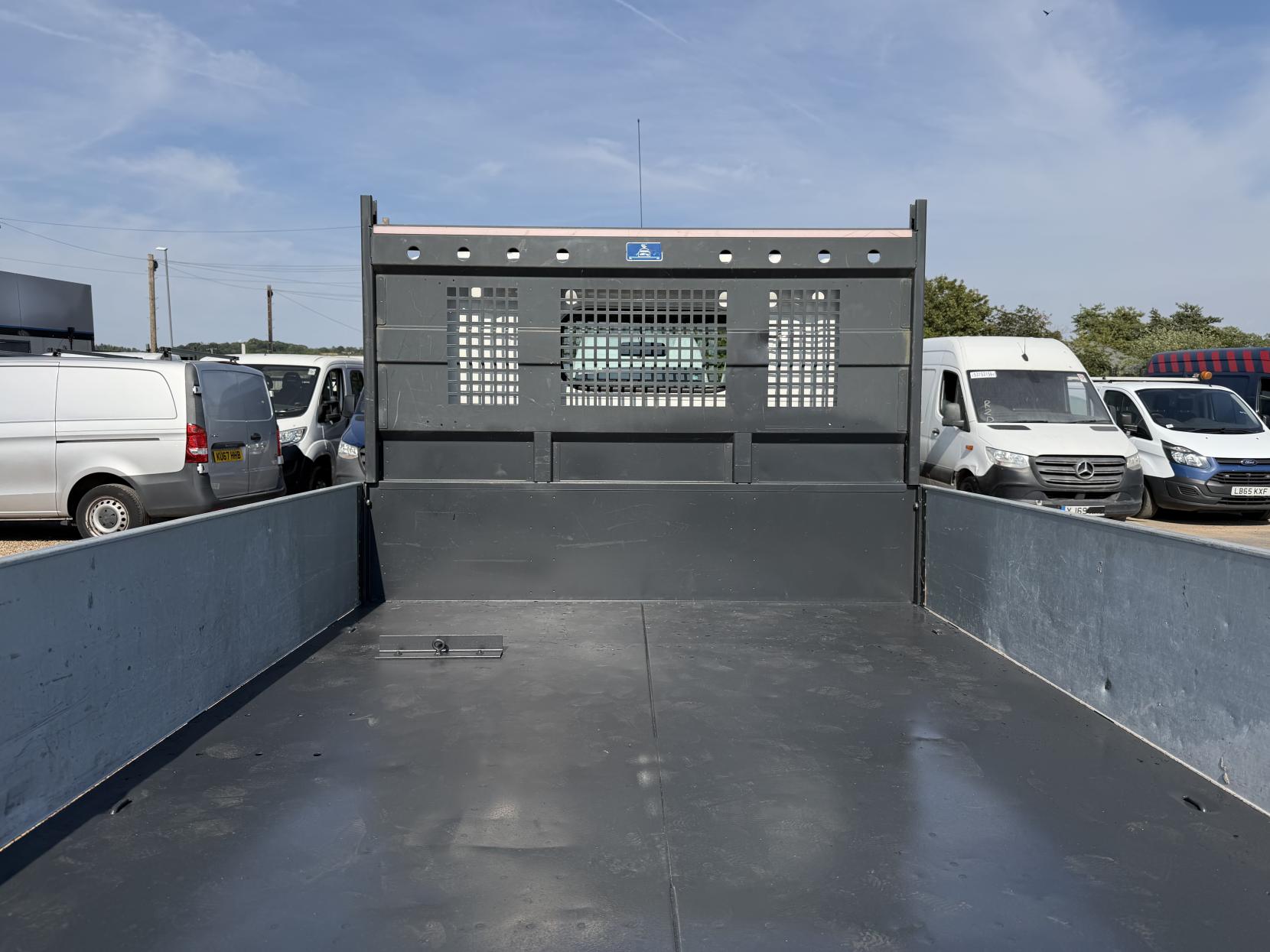 2017 Nissan NT400 Cabstar 3.0 dCi 35.13 Tipper 2dr Diesel Manual L1 Euro 6 (130 ps) - Thumbnail 56