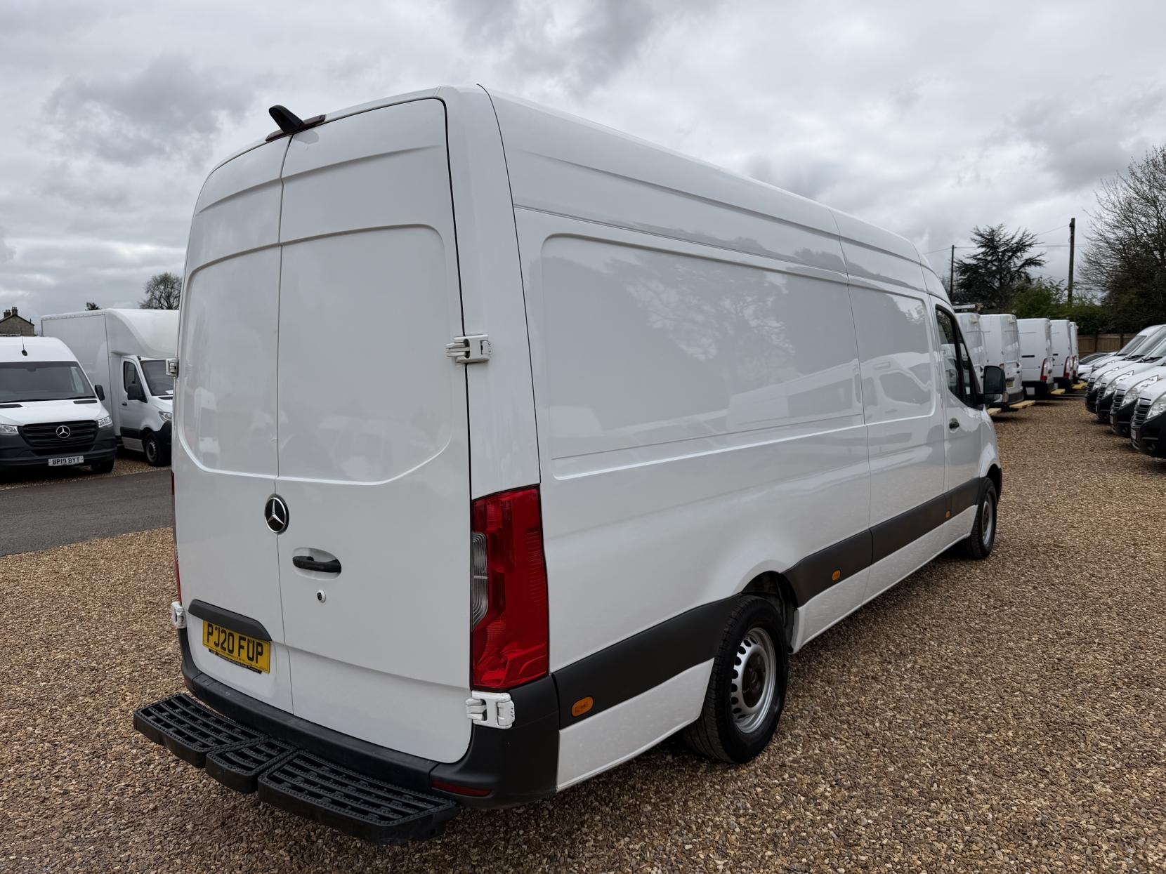 Mercedes-Benz Sprinter 2.1 314 CDI Panel Van 5dr Diesel Manual RWD L3 H2 Euro 6 (143 ps)