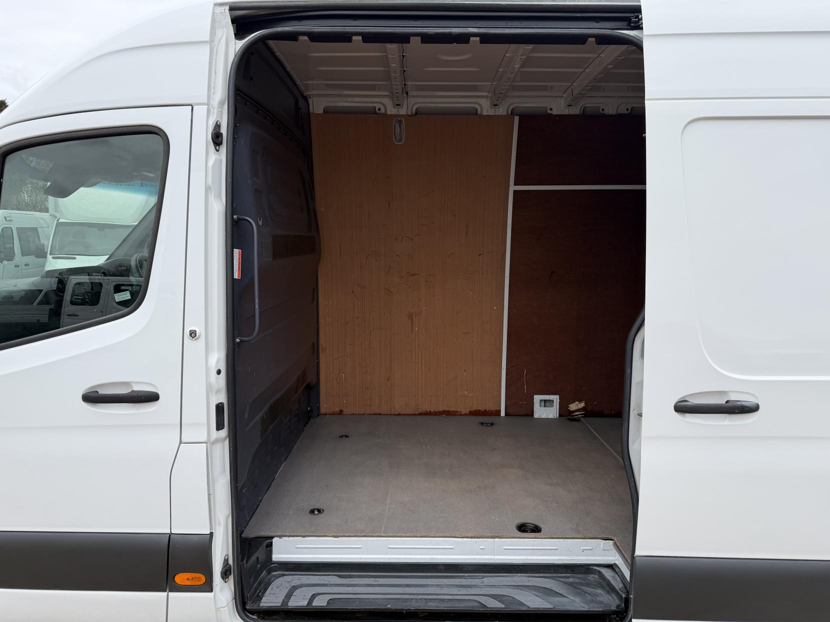 Mercedes-Benz Sprinter 2.1 314 CDI Panel Van 5dr Diesel Manual RWD L3 H2 Euro 6 (143 ps)