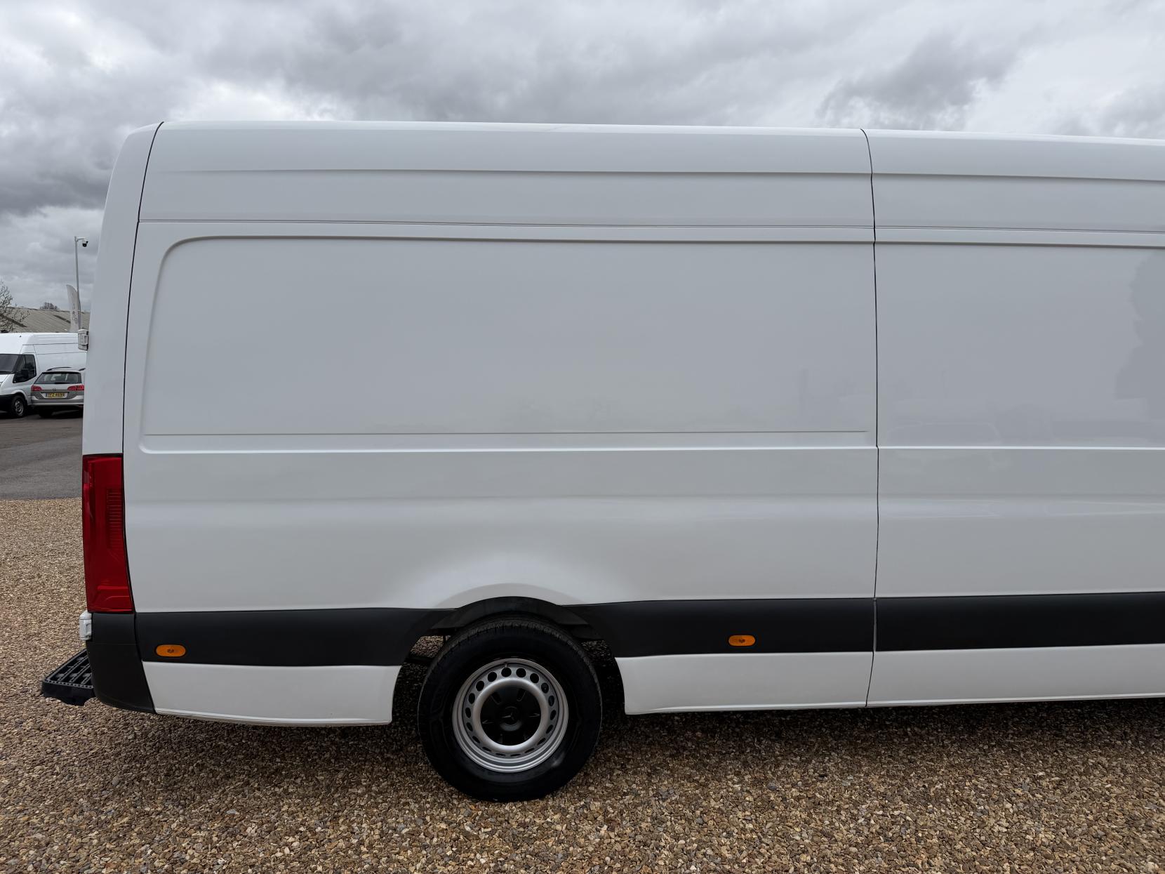 Mercedes-Benz Sprinter 2.1 314 CDI Panel Van 5dr Diesel Manual RWD L3 H2 Euro 6 (143 ps)