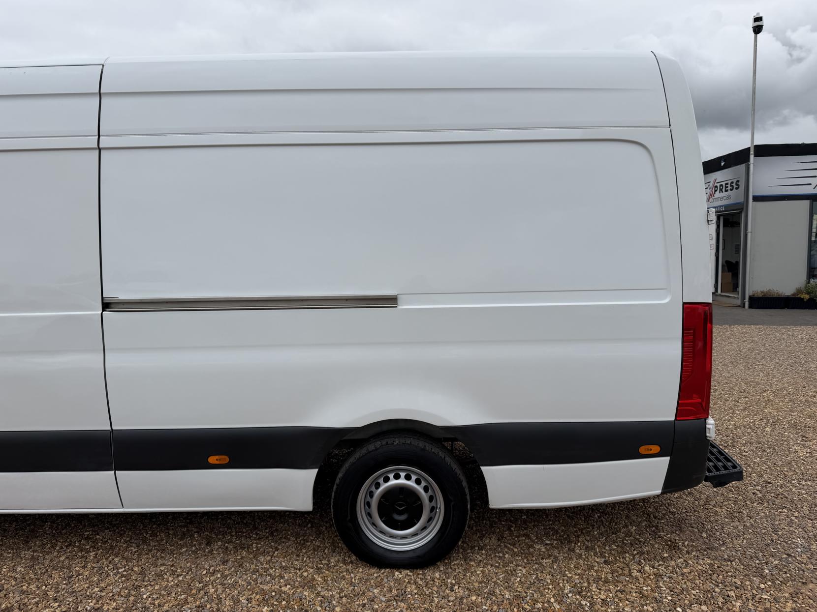 Mercedes-Benz Sprinter 2.1 314 CDI Panel Van 5dr Diesel Manual RWD L3 H2 Euro 6 (143 ps)