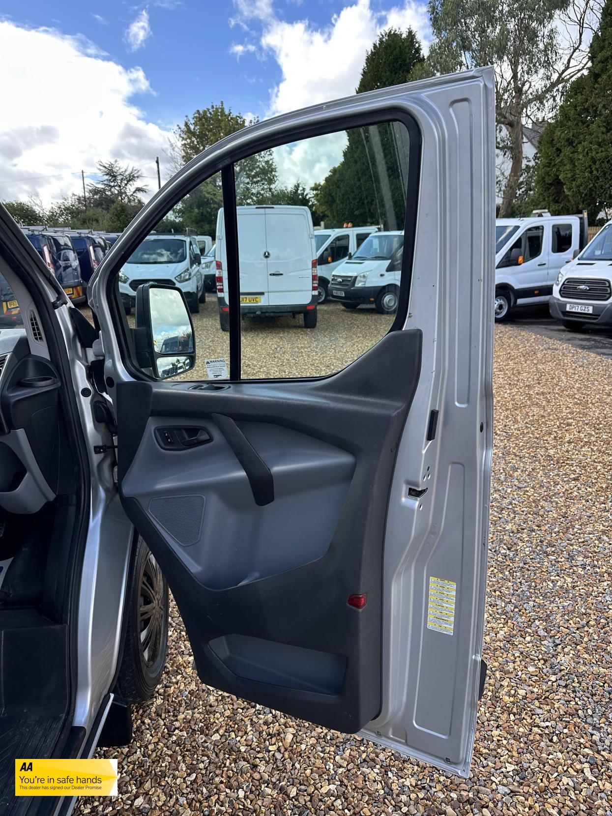 Ford Transit Custom 2.2 TDCi 310 ECOnetic Panel Van 5dr Diesel Manual L1 H1 (162 g/km, 98 bhp)
