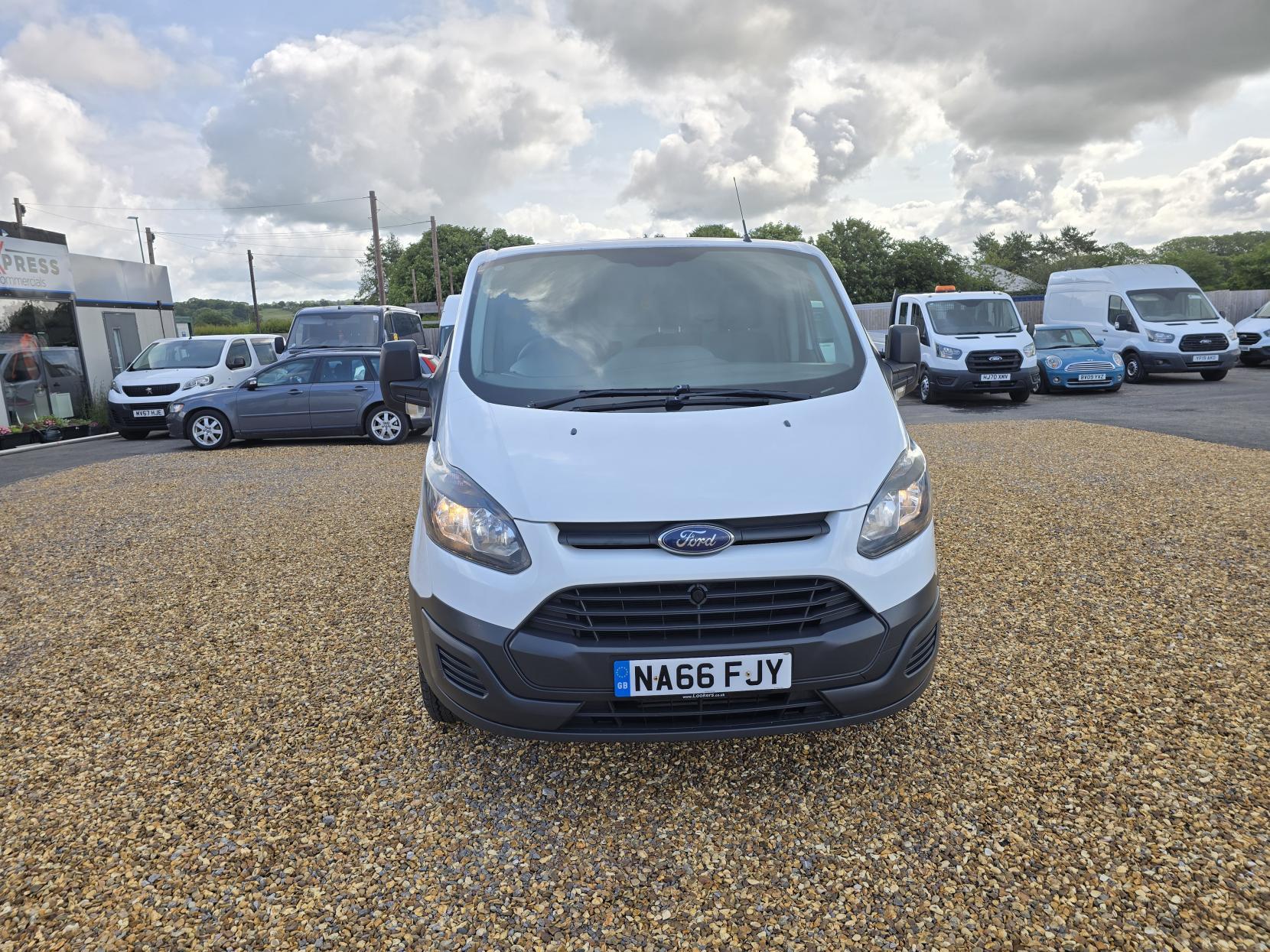Ford Transit Custom 2.2 TDCi 290 Panel Van 5dr Diesel Manual L1 H1 (186 g/km, 98 bhp)