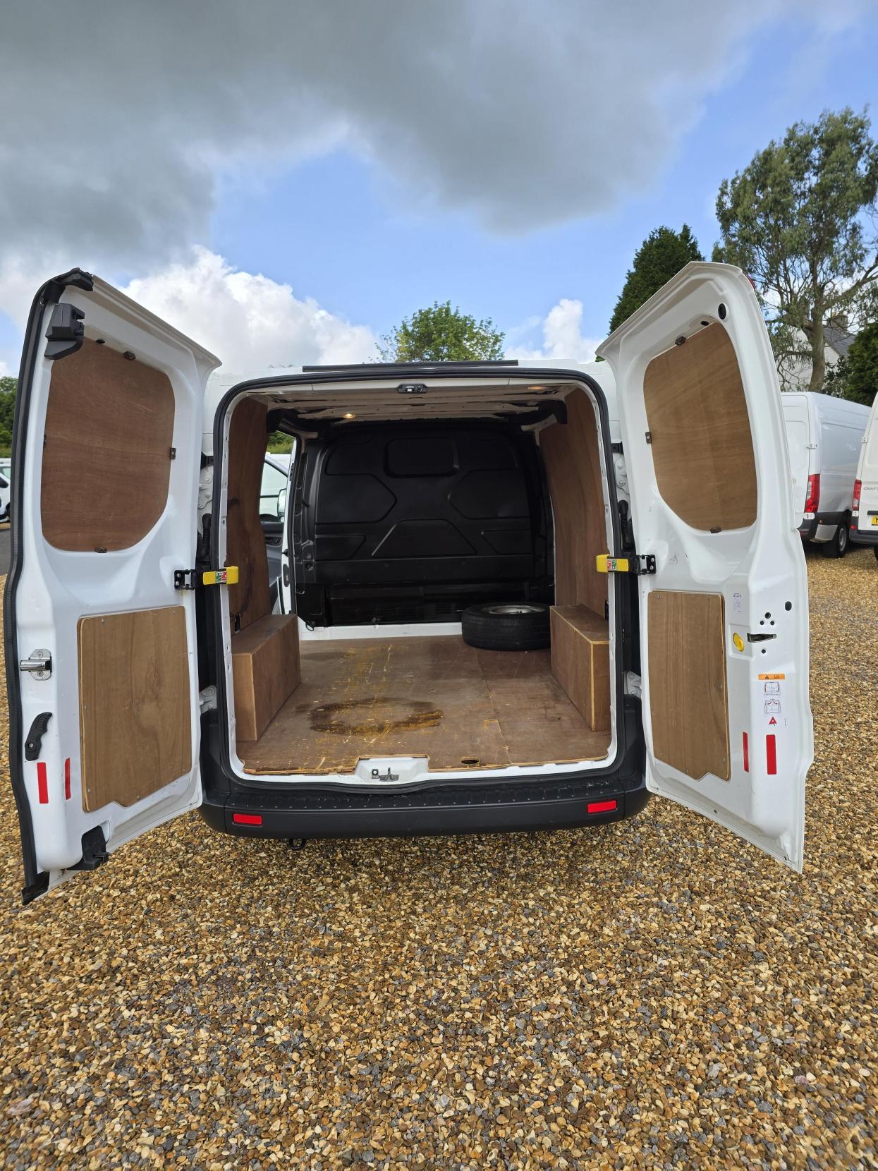 Ford Transit Custom 2.2 TDCi 290 Panel Van 5dr Diesel Manual L1 H1 (186 g/km, 98 bhp)