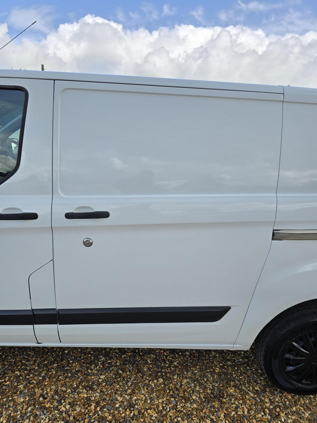 Ford Transit Custom 2.2 TDCi 290 Panel Van 5dr Diesel Manual L1 H1 (186 g/km, 98 bhp)