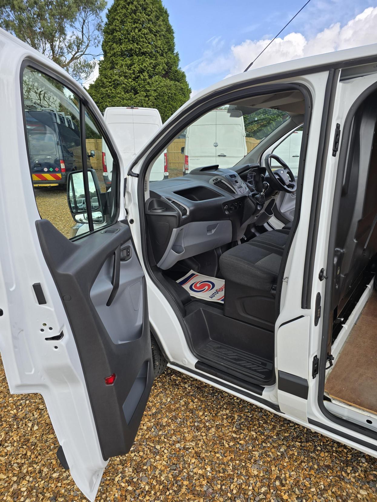 Ford Transit Custom 2.2 TDCi 290 Panel Van 5dr Diesel Manual L1 H1 (186 g/km, 98 bhp)