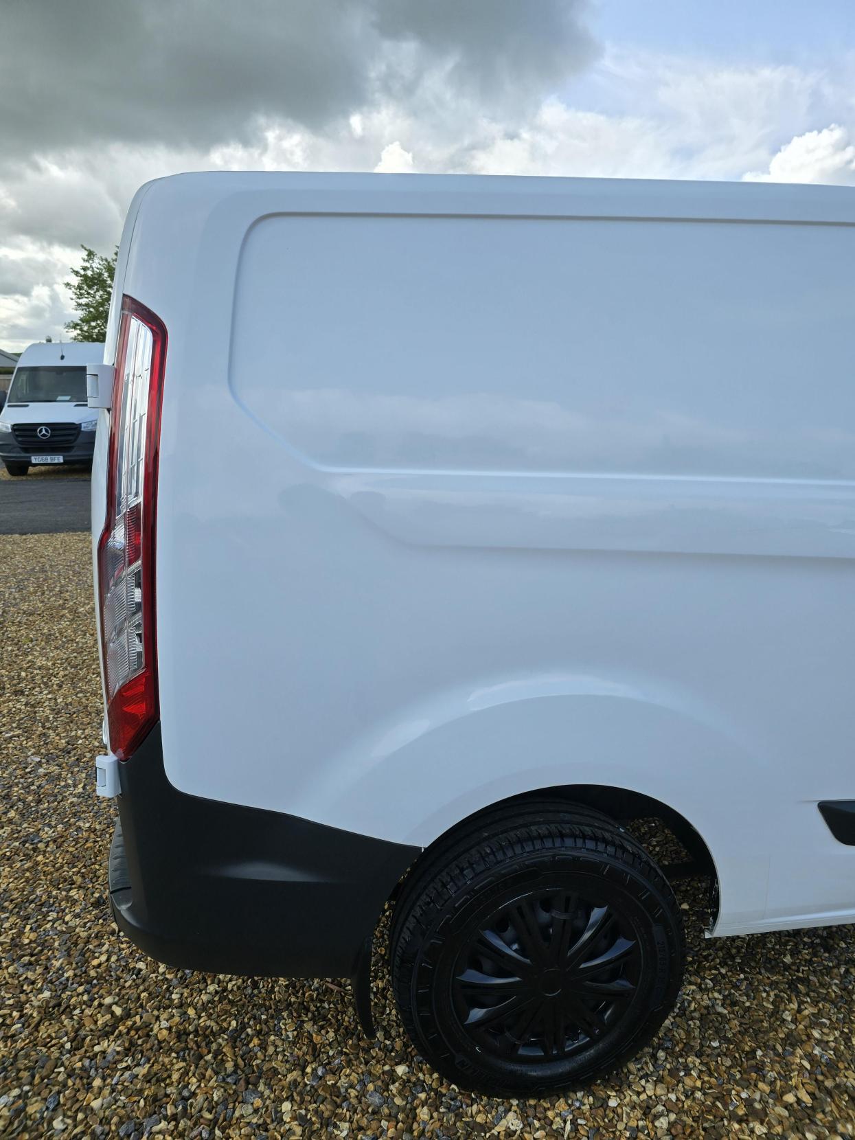 Ford Transit Custom 2.2 TDCi 290 Panel Van 5dr Diesel Manual L1 H1 (186 g/km, 98 bhp)